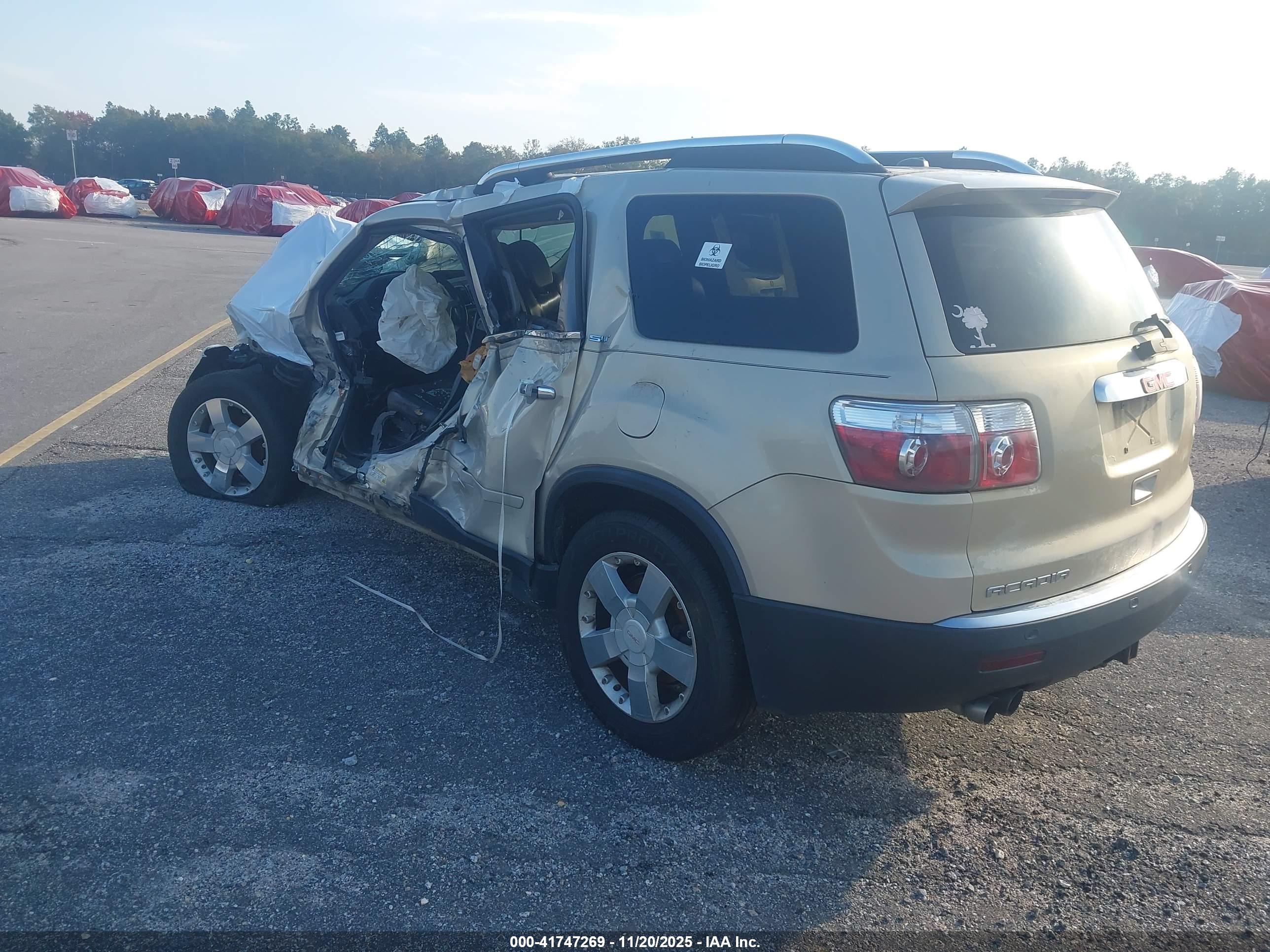 GMC ACADIA image 3
