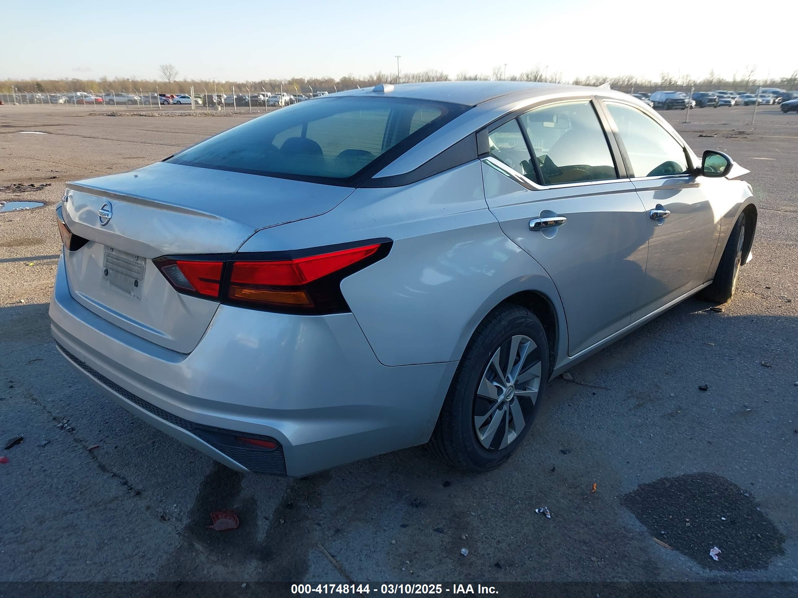 NISSAN ALTIMA image 4