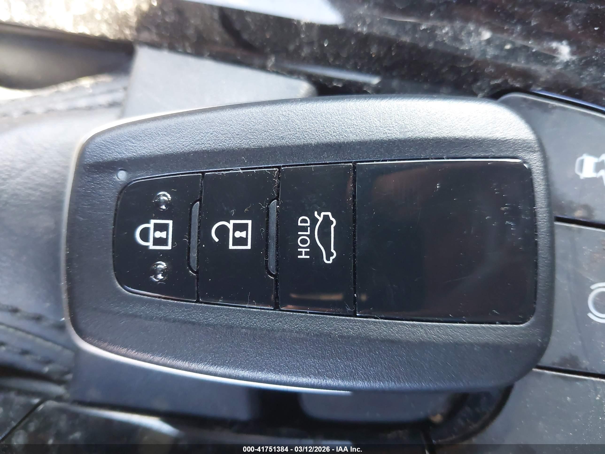 TOYOTA C-HR image 11