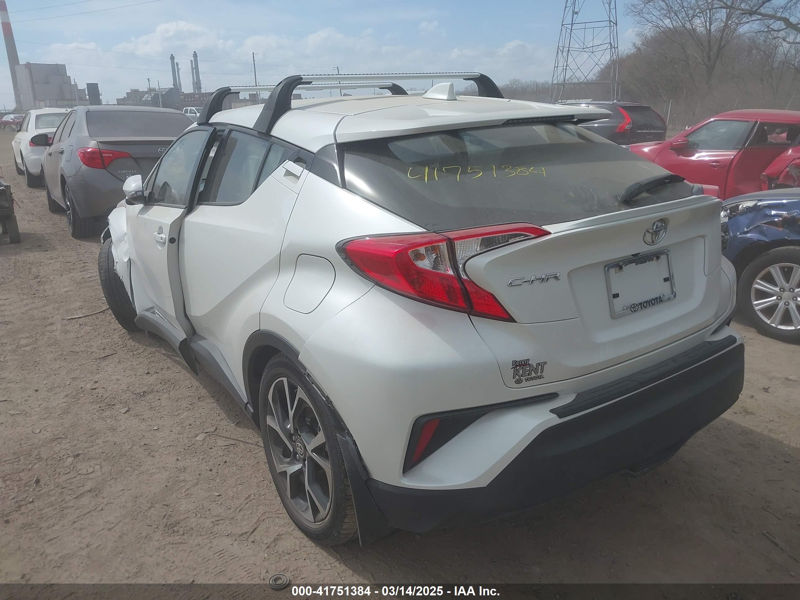 TOYOTA C-HR image 3