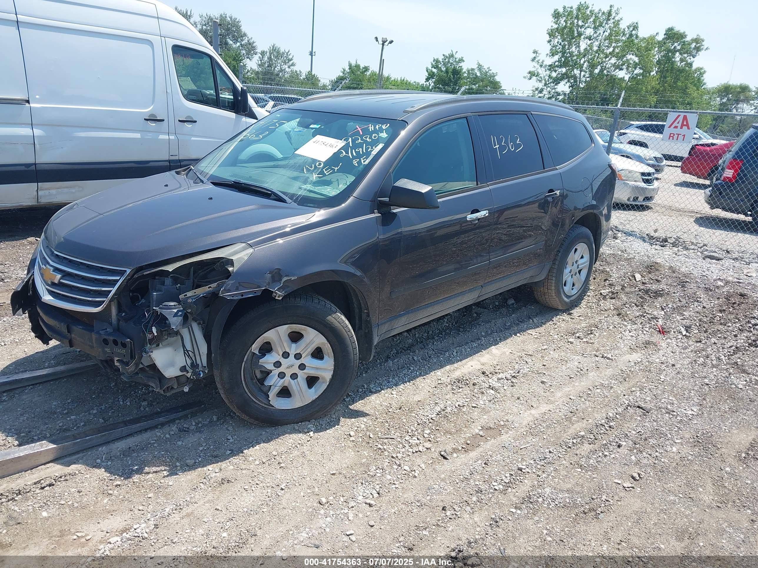 CHEVROLET TRAVERSE image 2