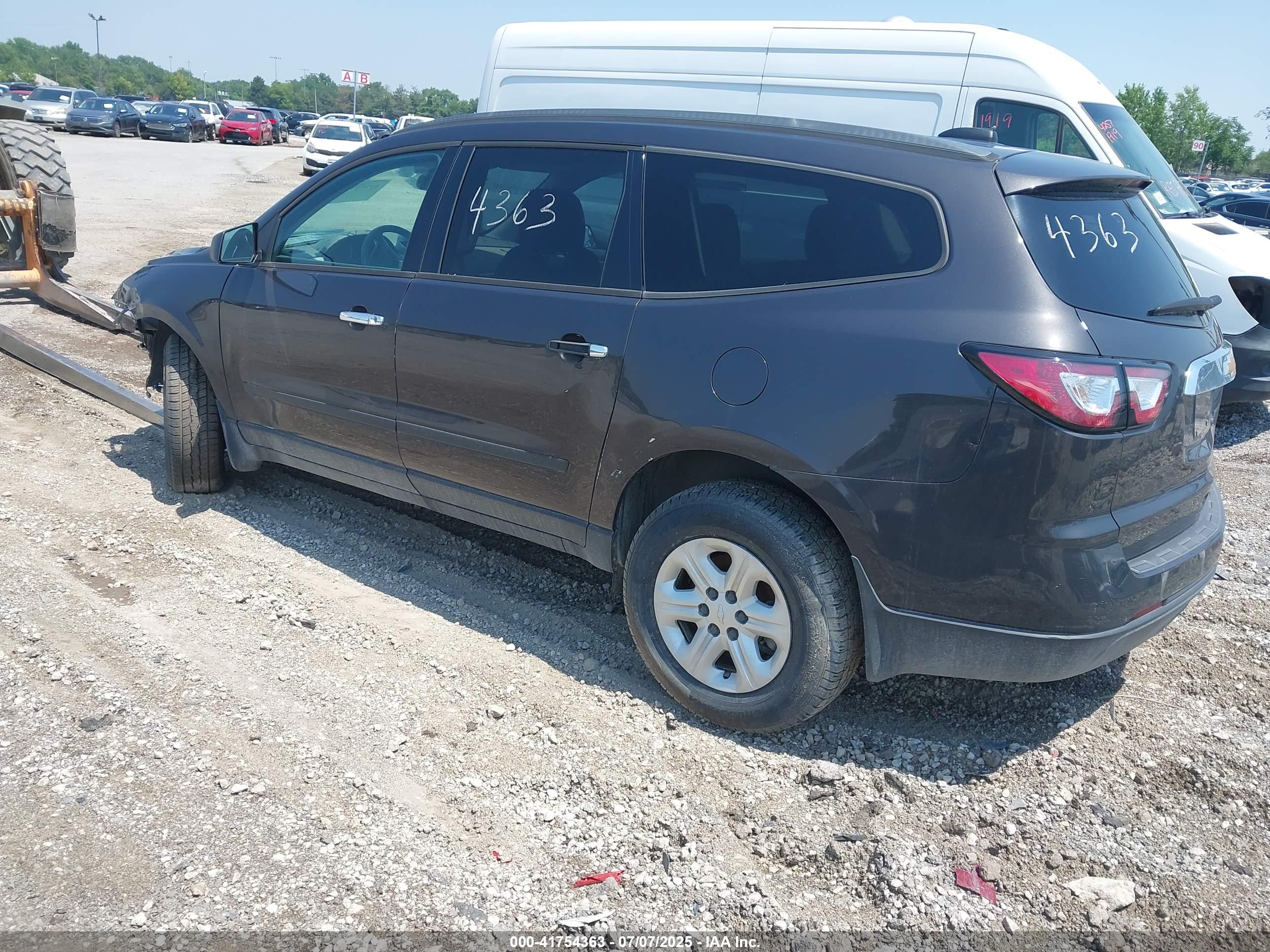 CHEVROLET TRAVERSE image 3