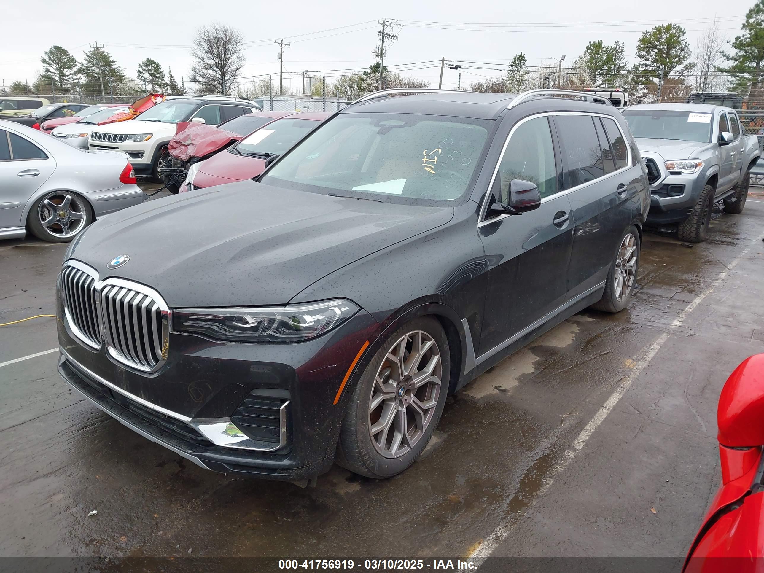 BMW X7 image 2