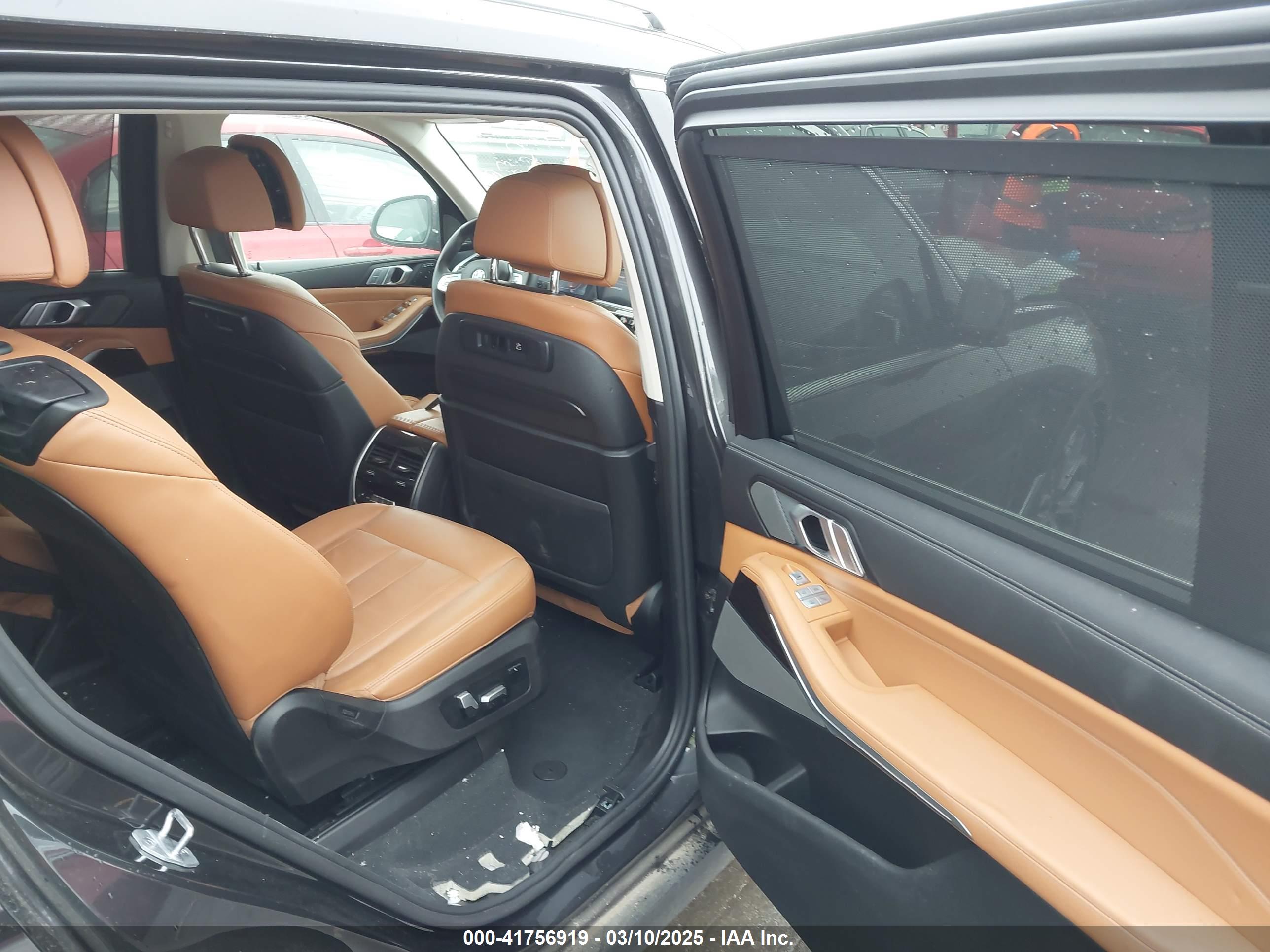 BMW X7 image 8