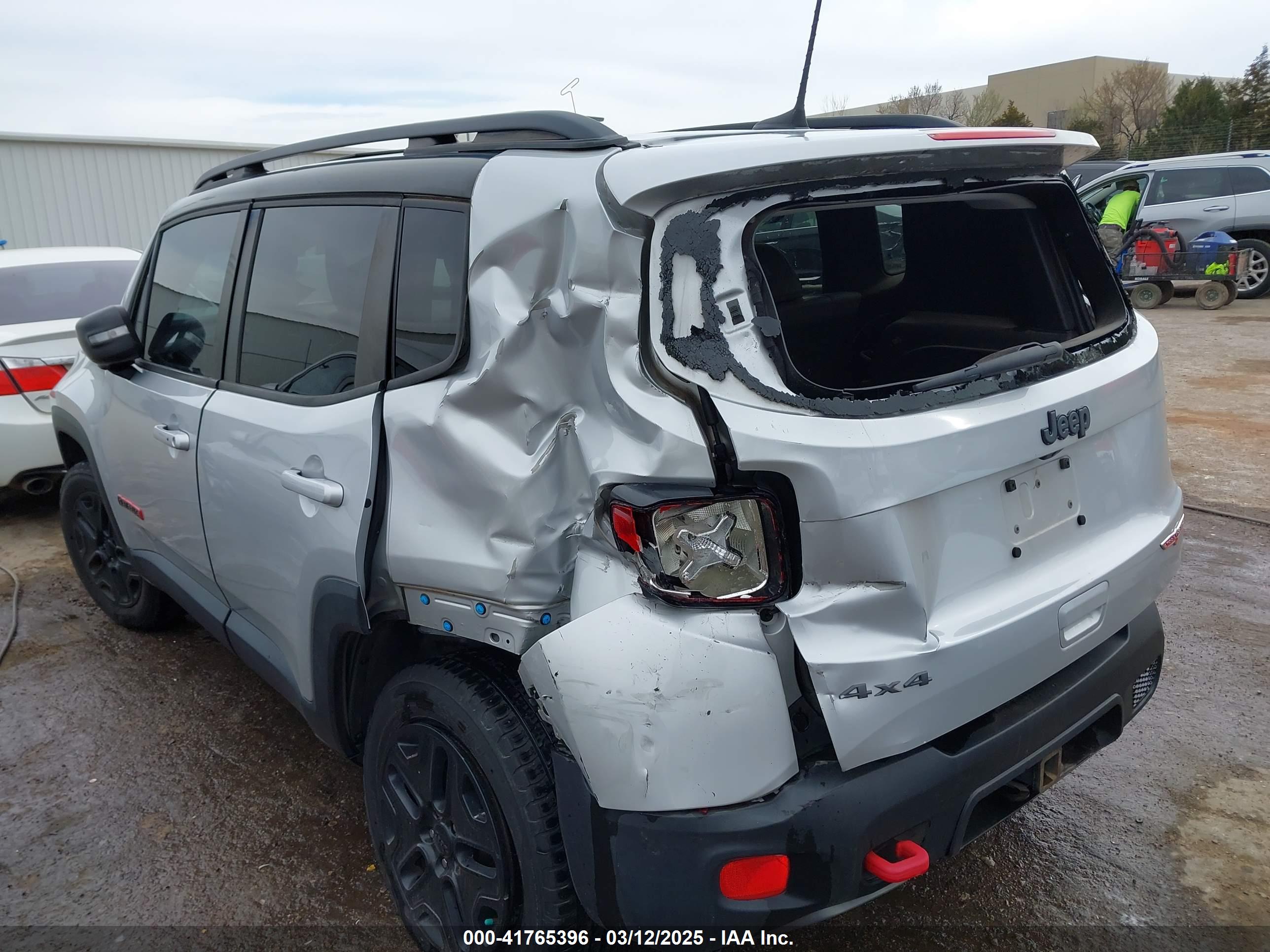 JEEP RENEGADE image 3