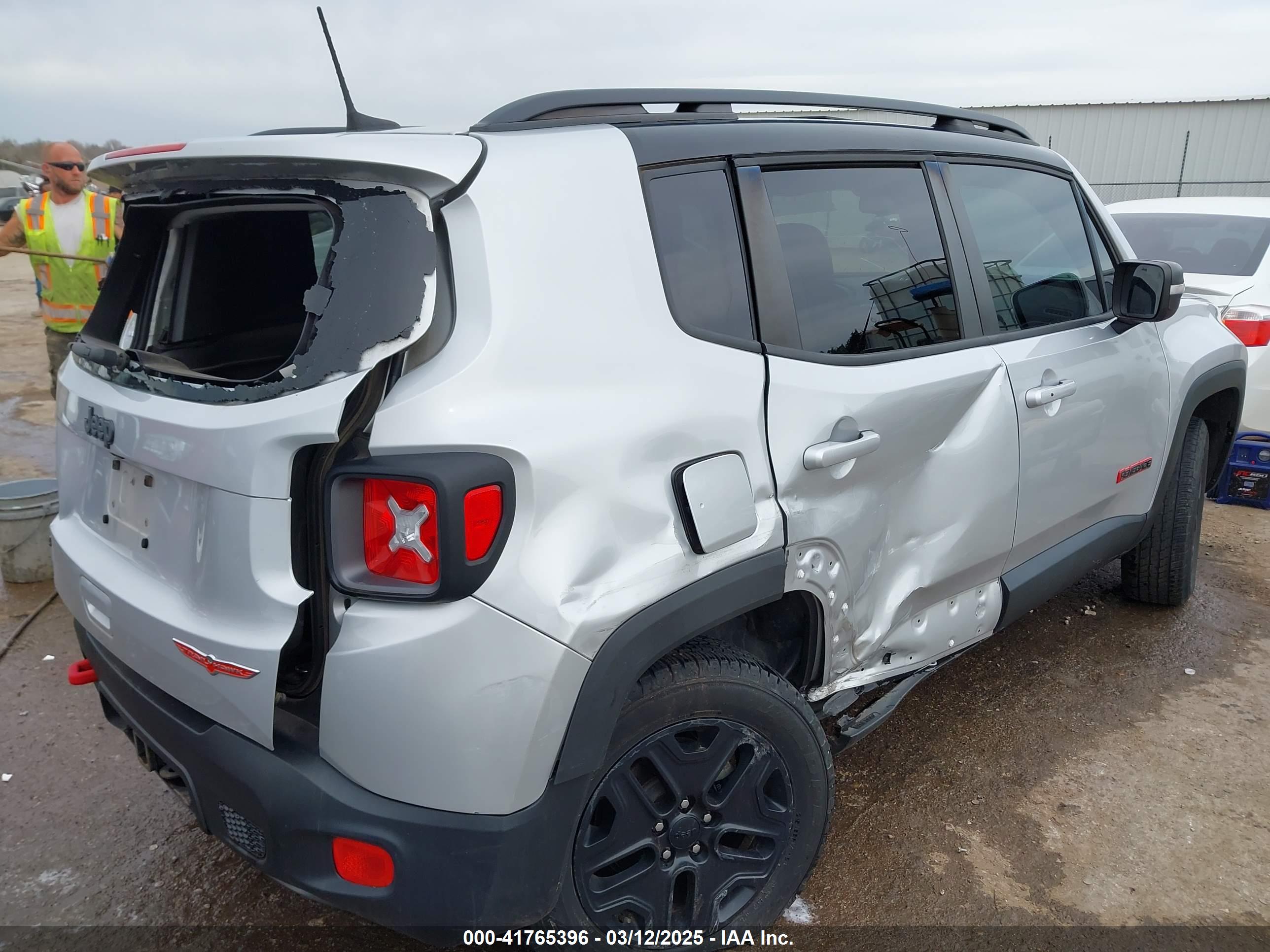 JEEP RENEGADE image 4