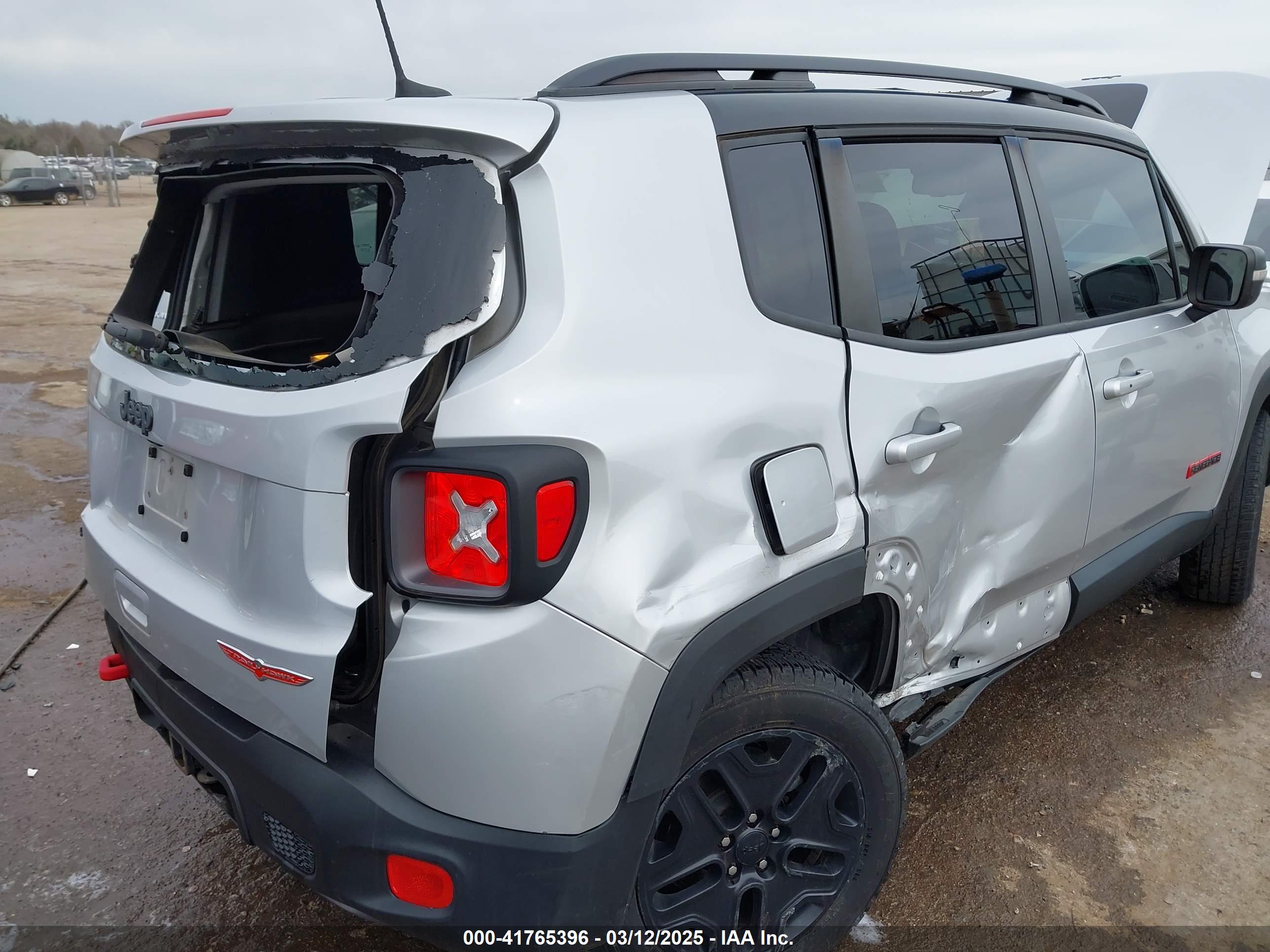 JEEP RENEGADE image 6