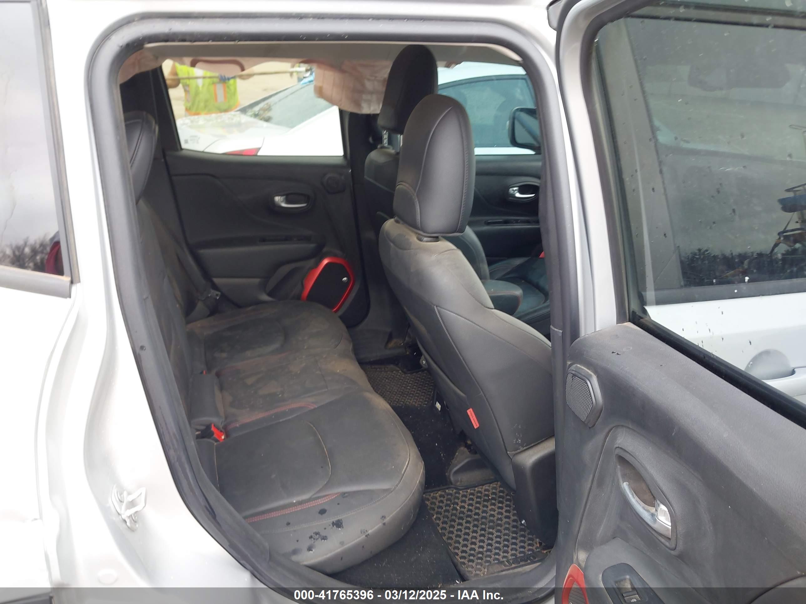 JEEP RENEGADE image 8