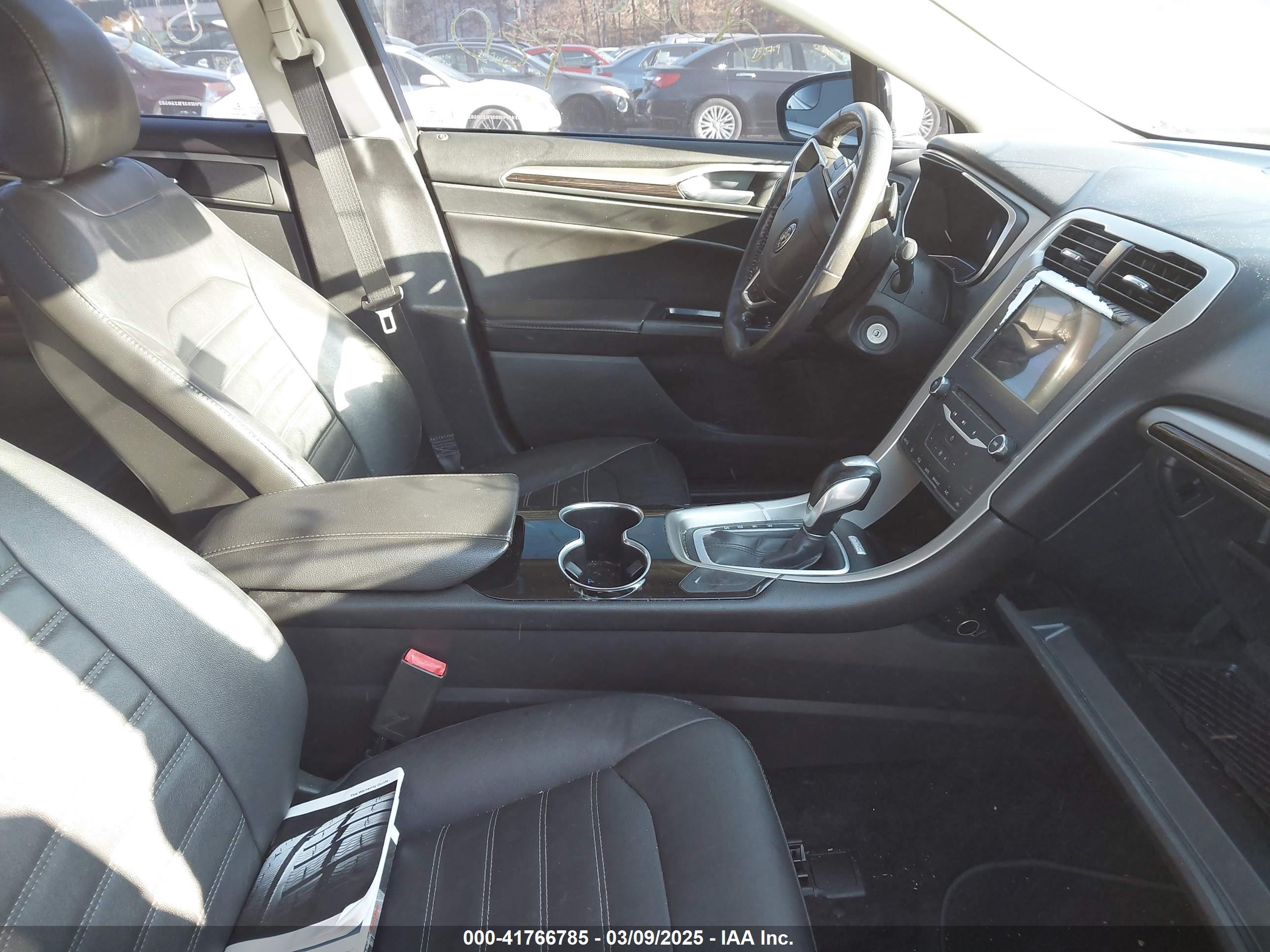 FORD FUSION image 5