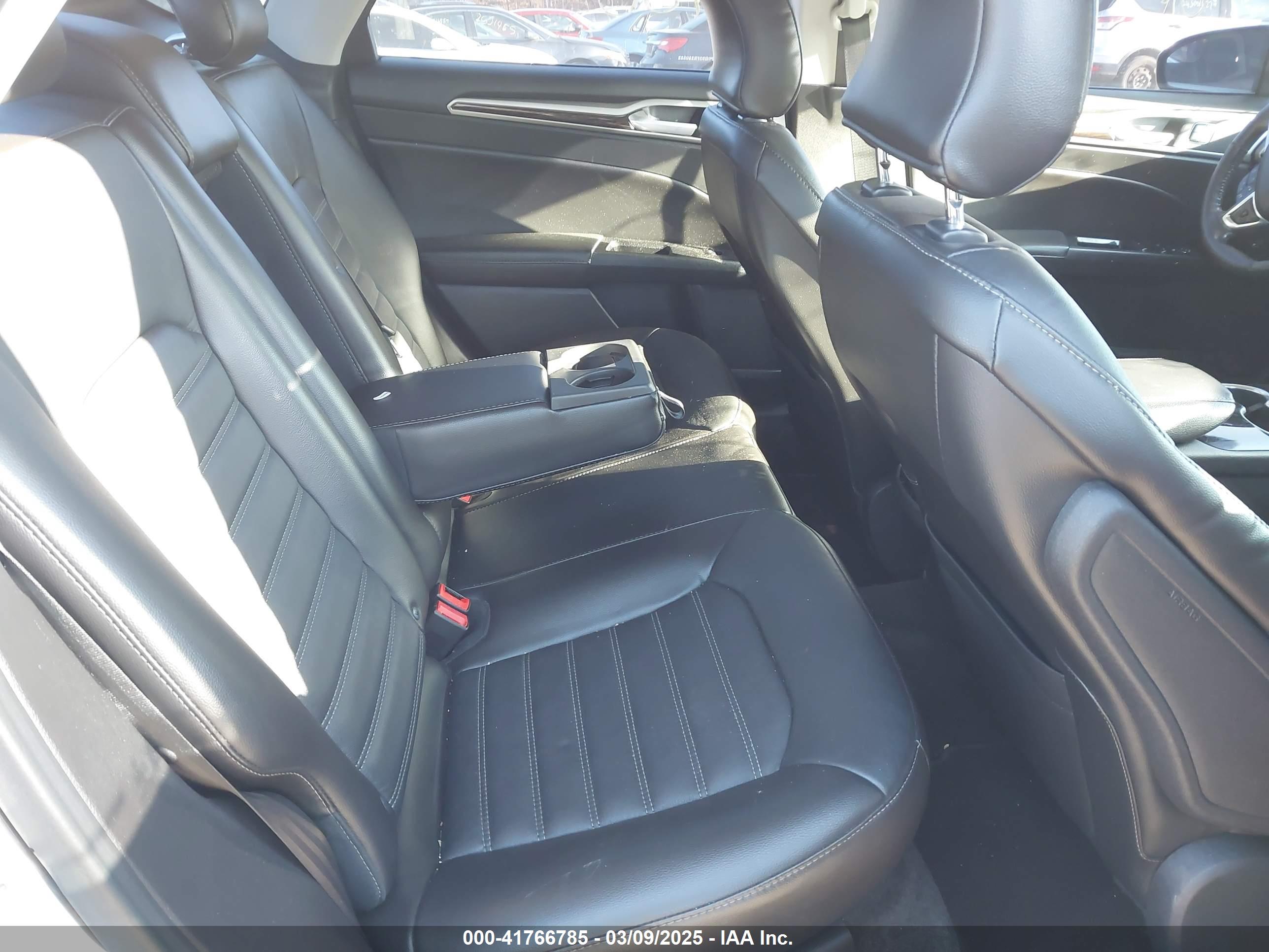 FORD FUSION image 8