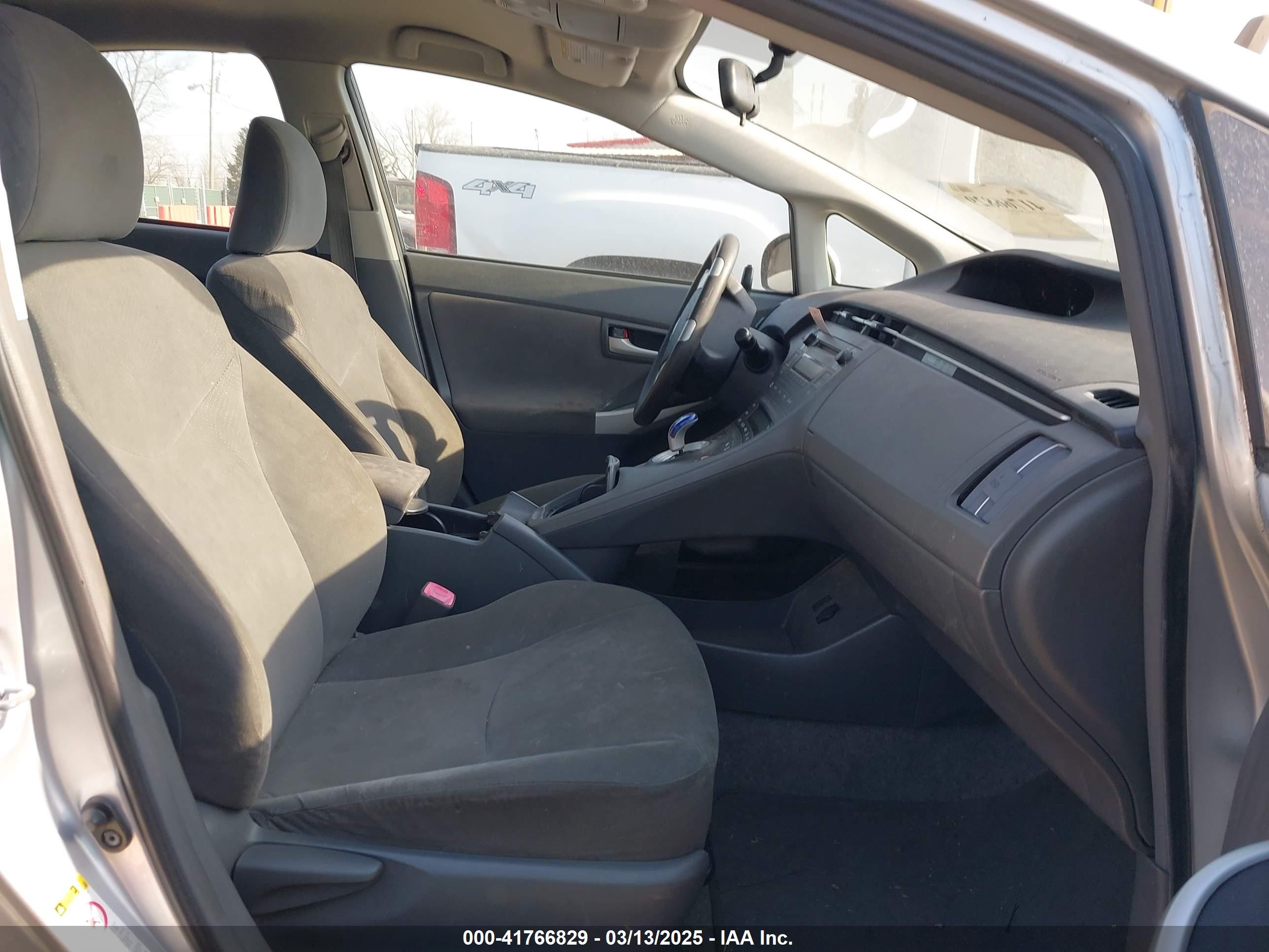 TOYOTA PRIUS image 5