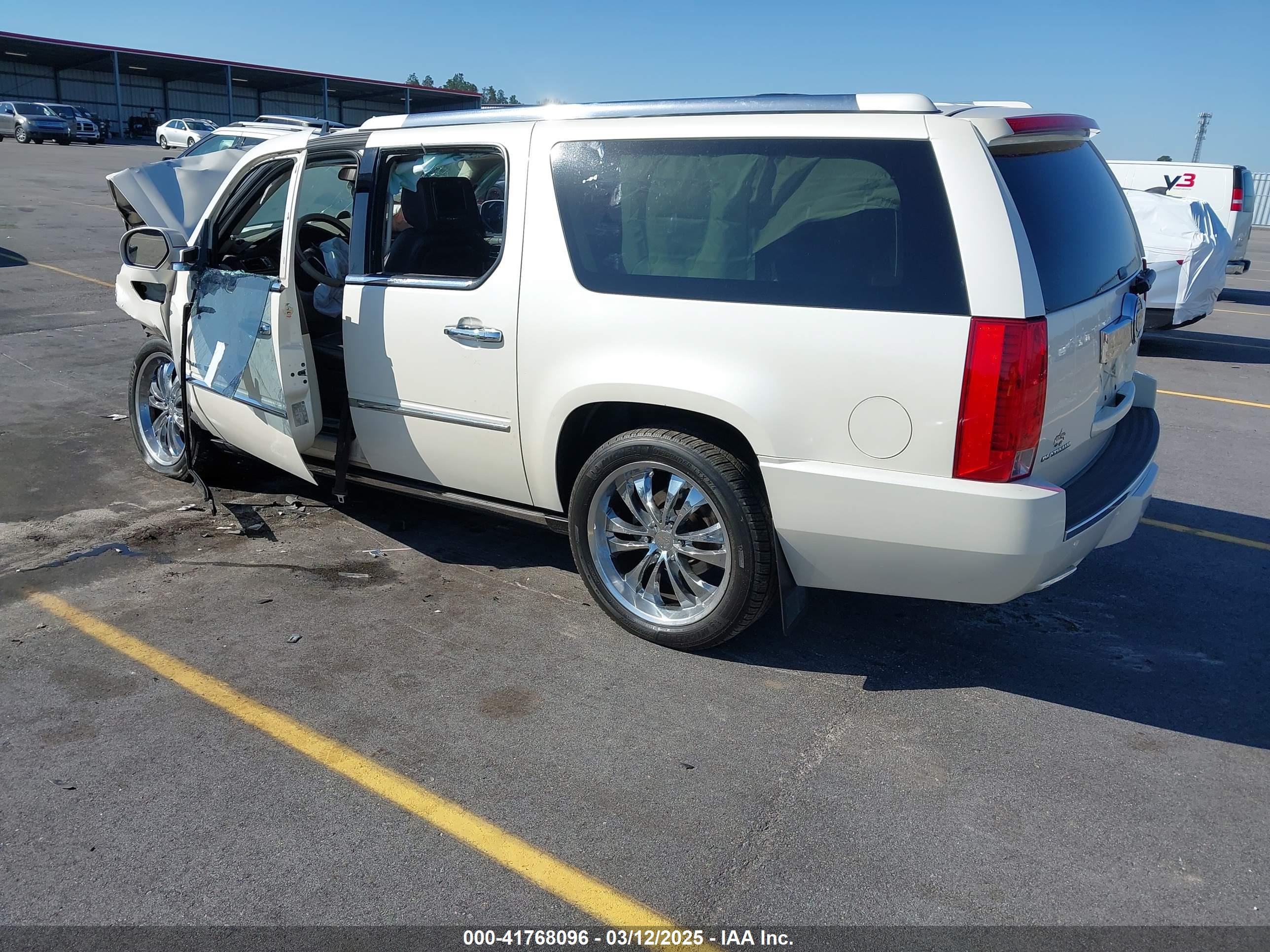 CADILLAC ESCALADE image 3