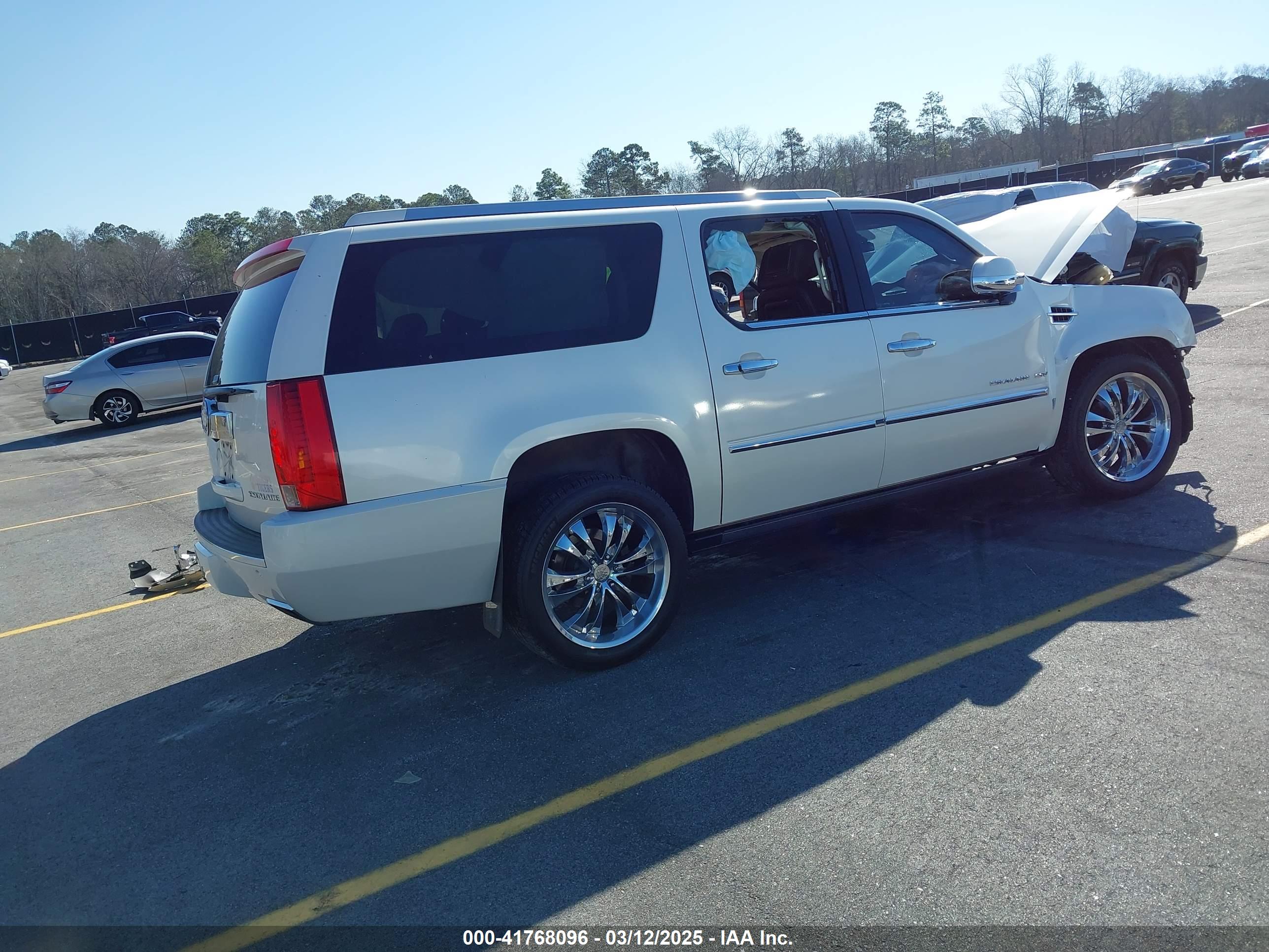 CADILLAC ESCALADE image 4