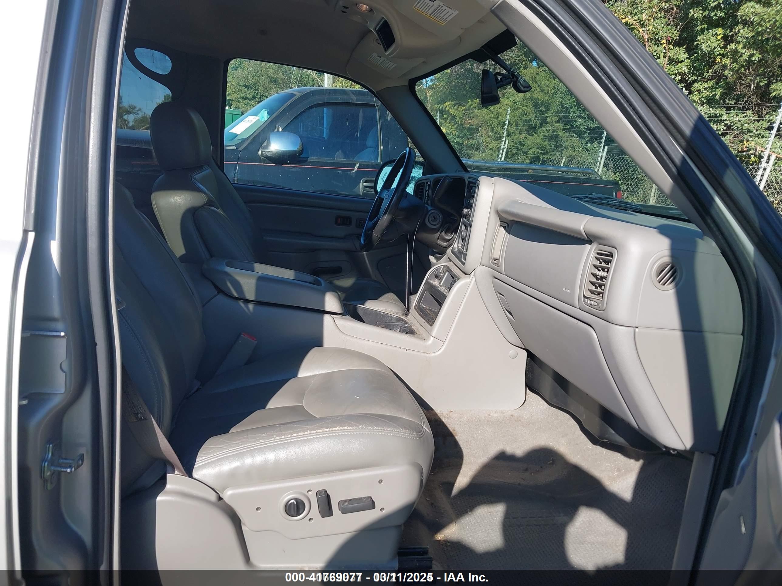 CHEVROLET SILVERADO image 5