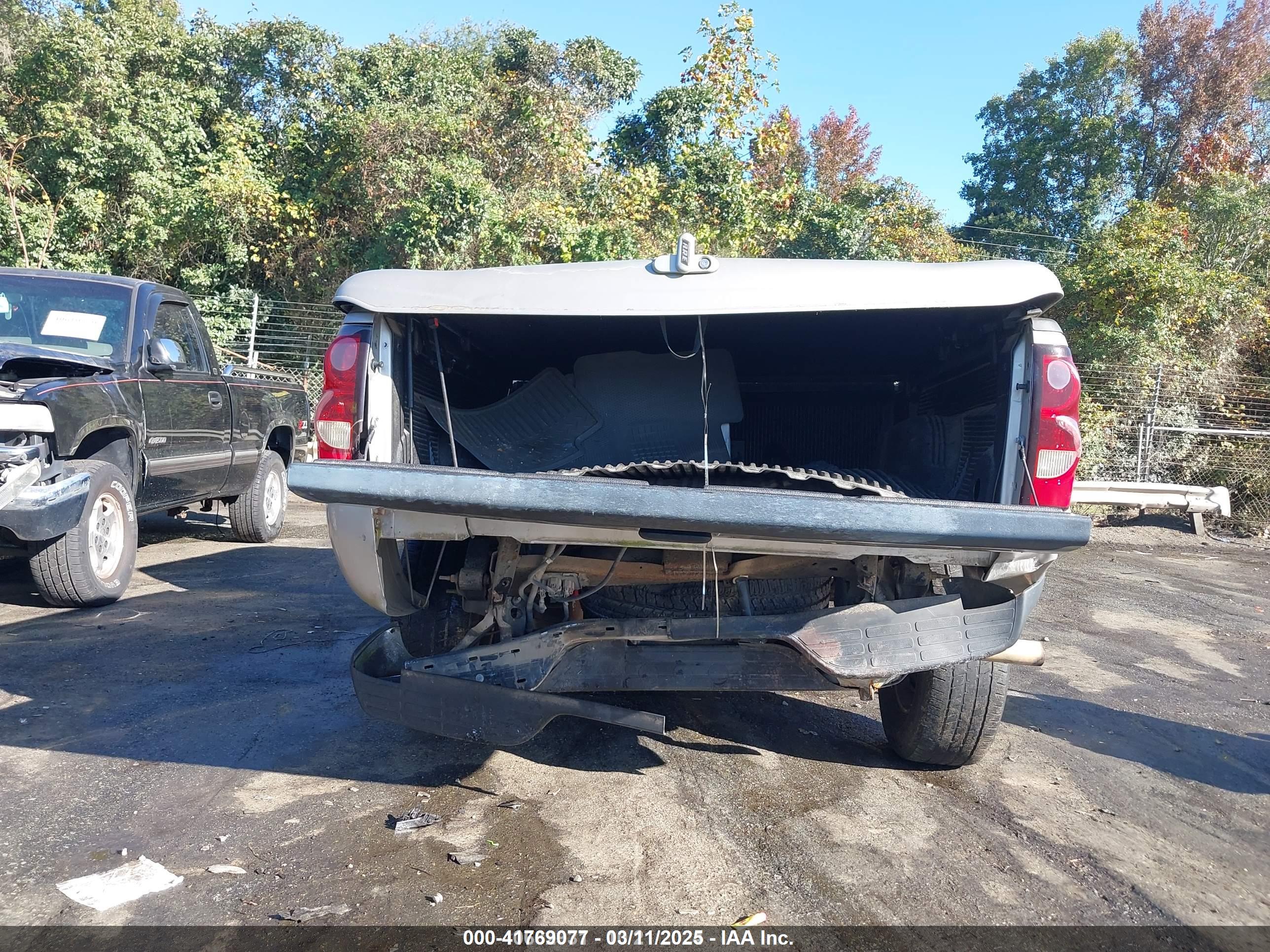 CHEVROLET SILVERADO image 6