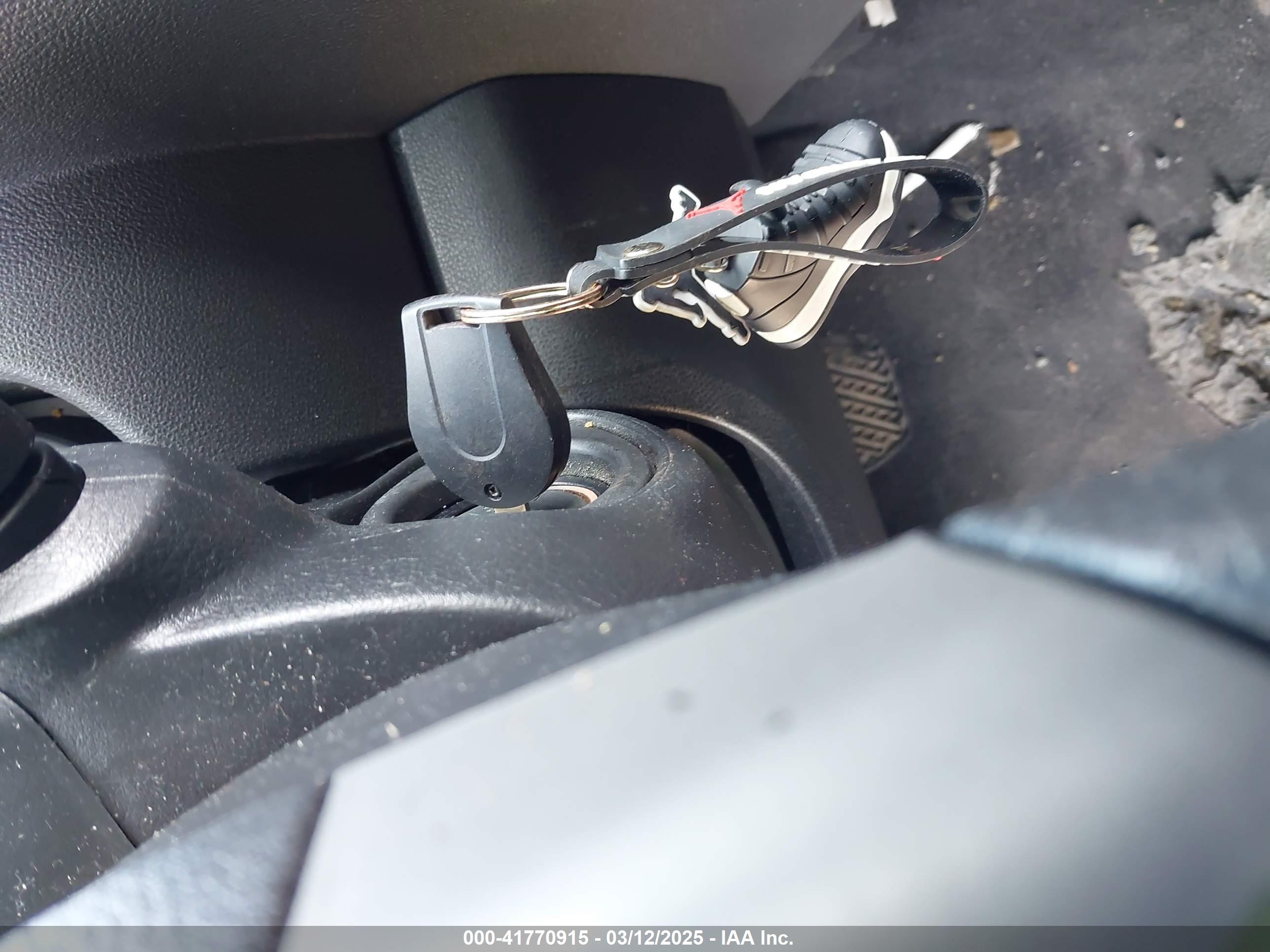 NISSAN ROGUE image 11