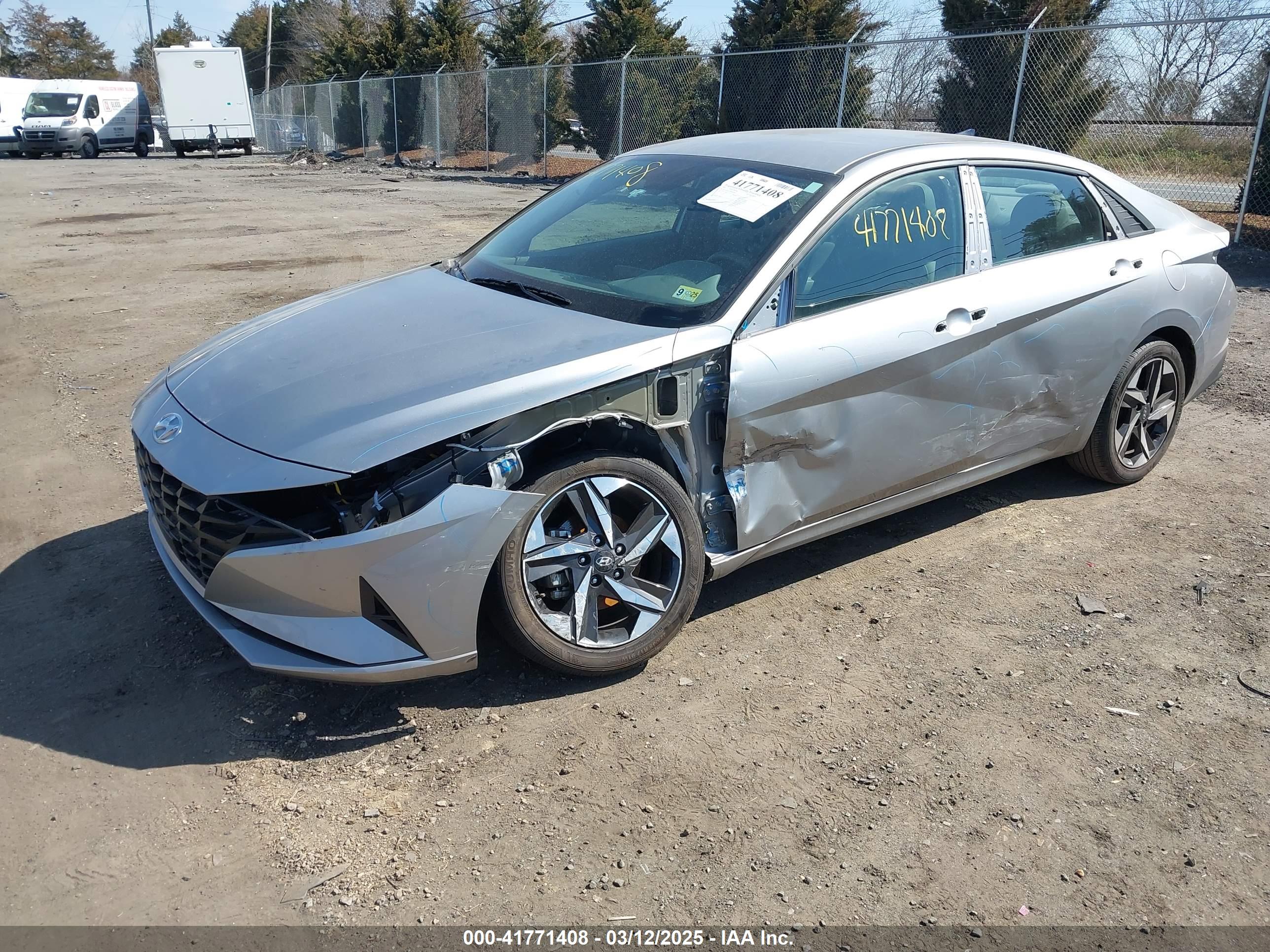 HYUNDAI ELANTRA image 2