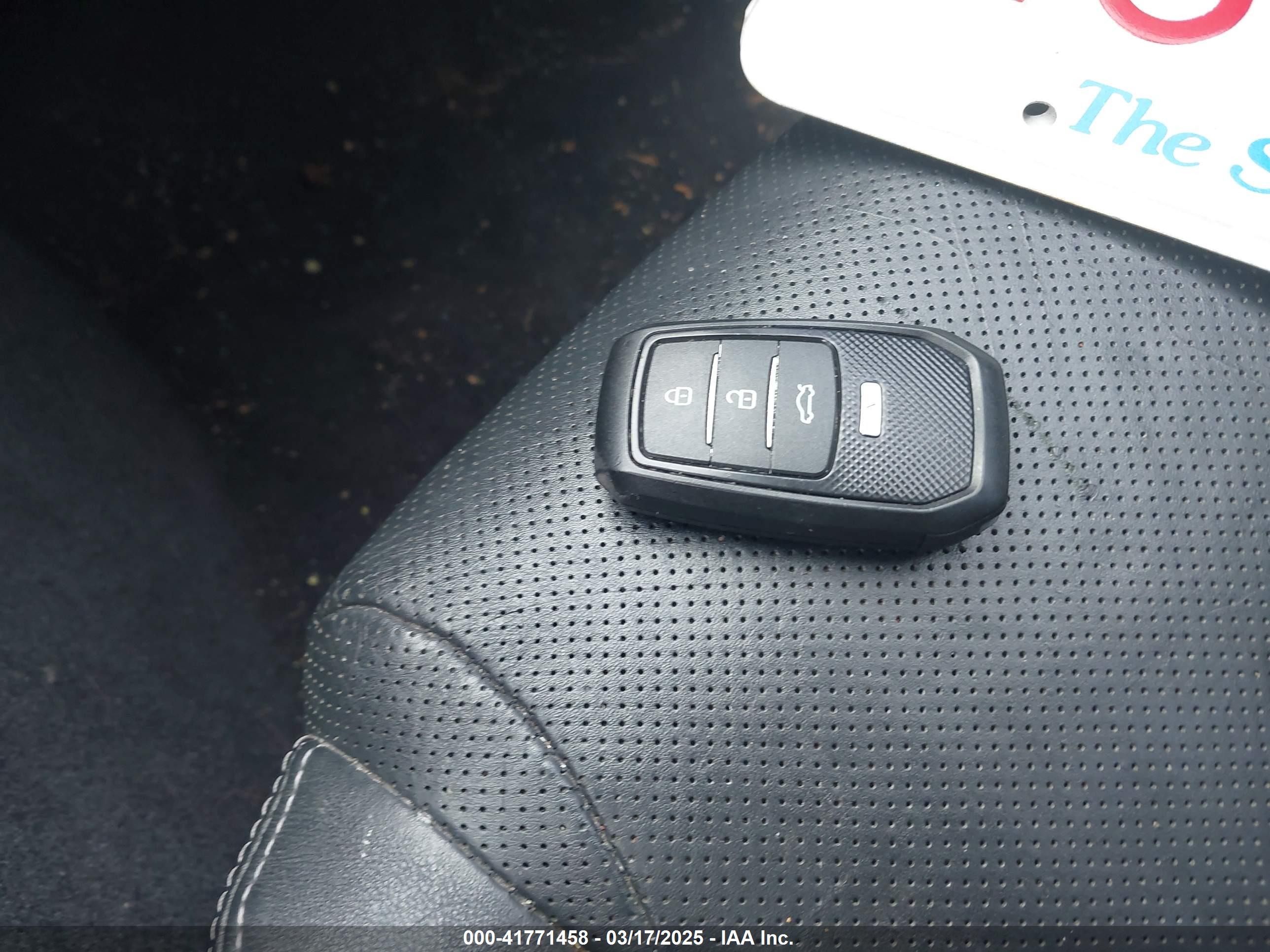 LEXUS IS image 11