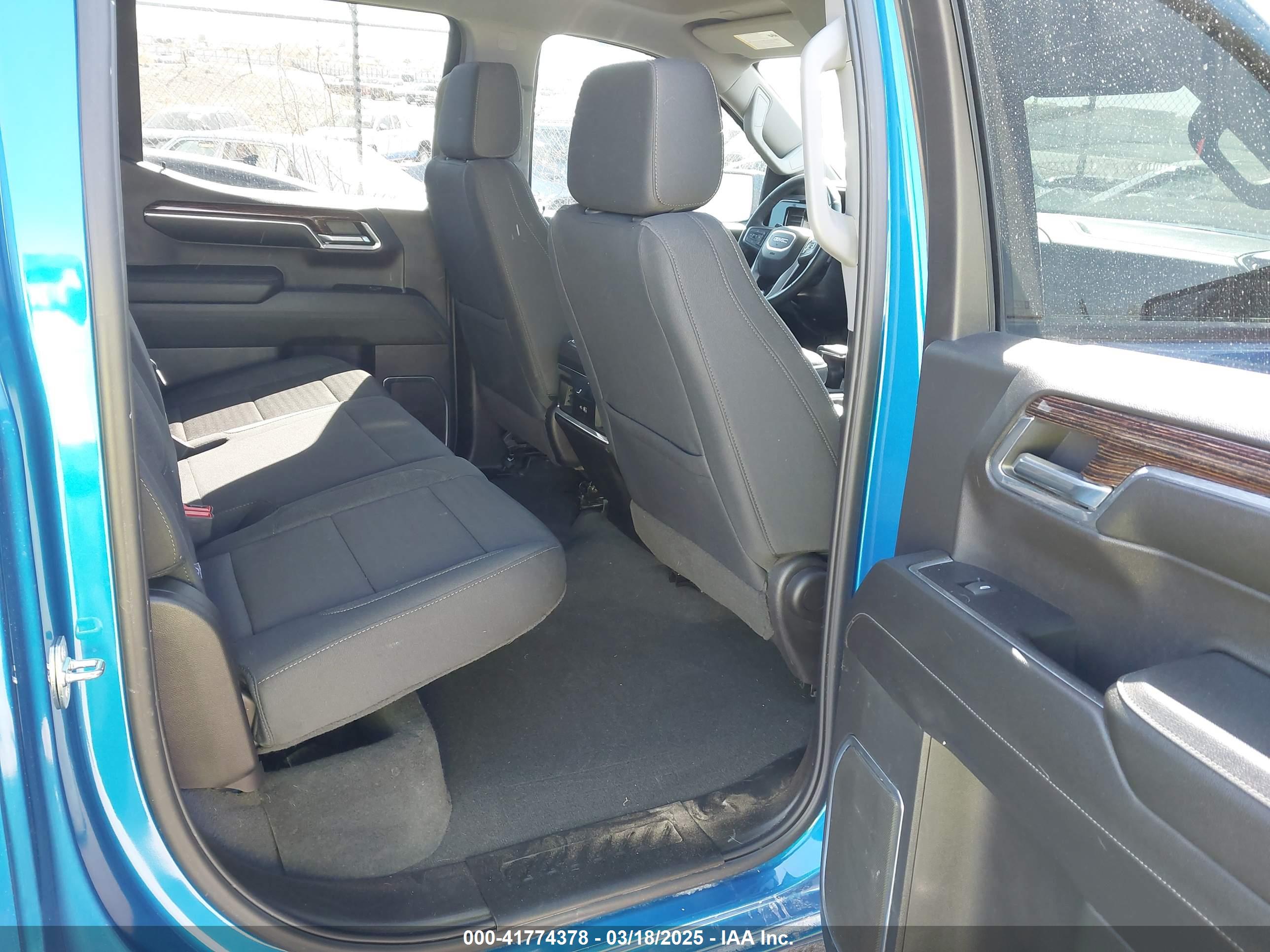 GMC SIERRA image 8