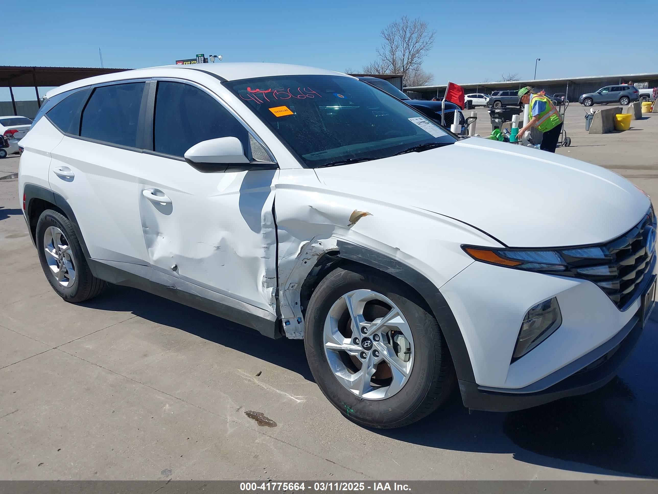 HYUNDAI TUCSON image 6