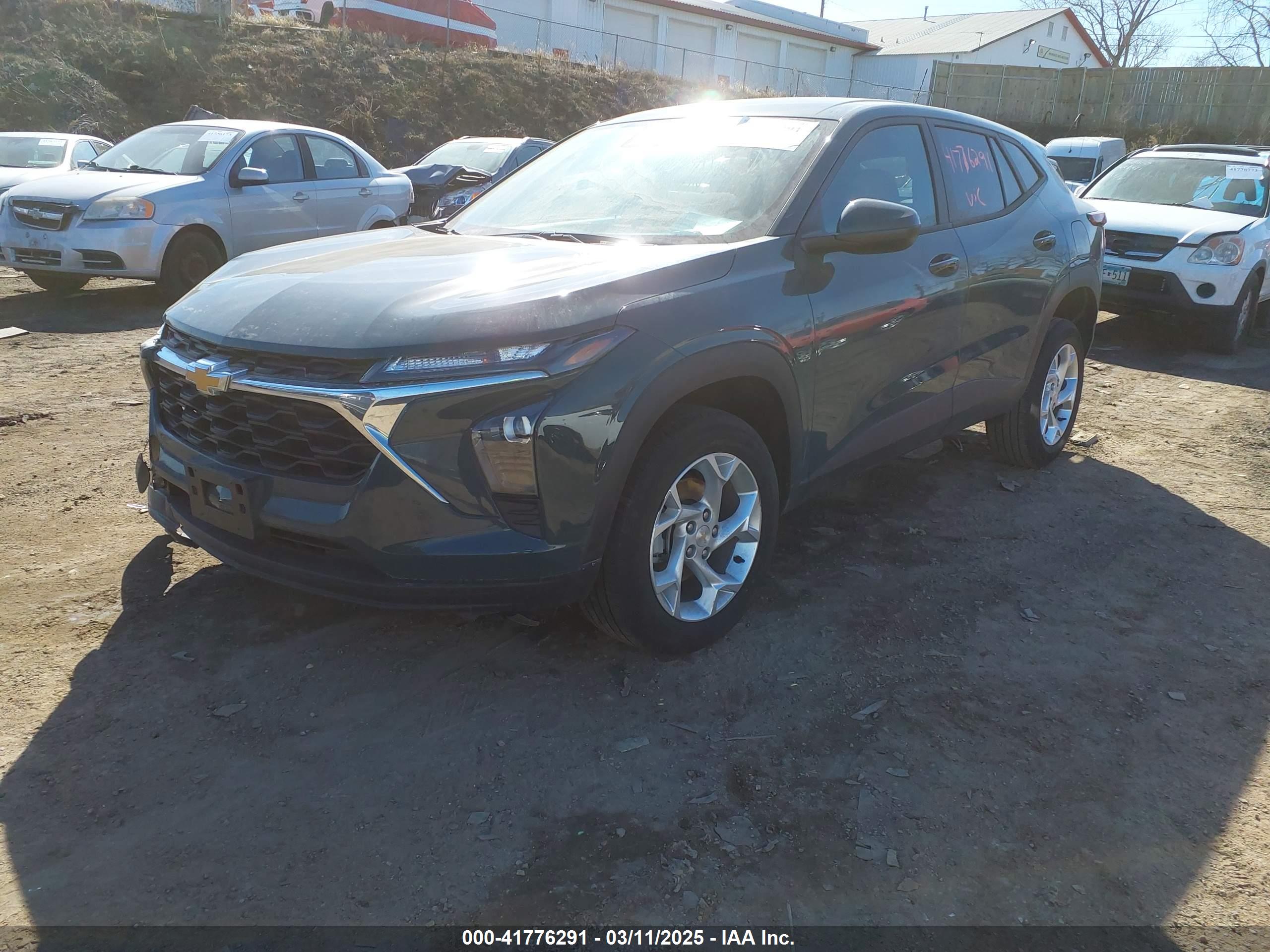 CHEVROLET TRAX image 2