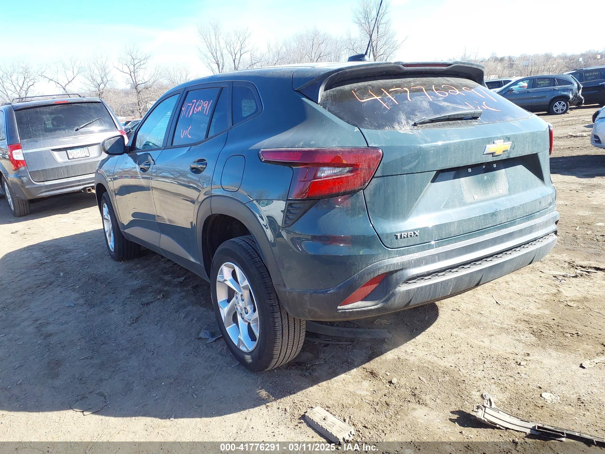 CHEVROLET TRAX image 3