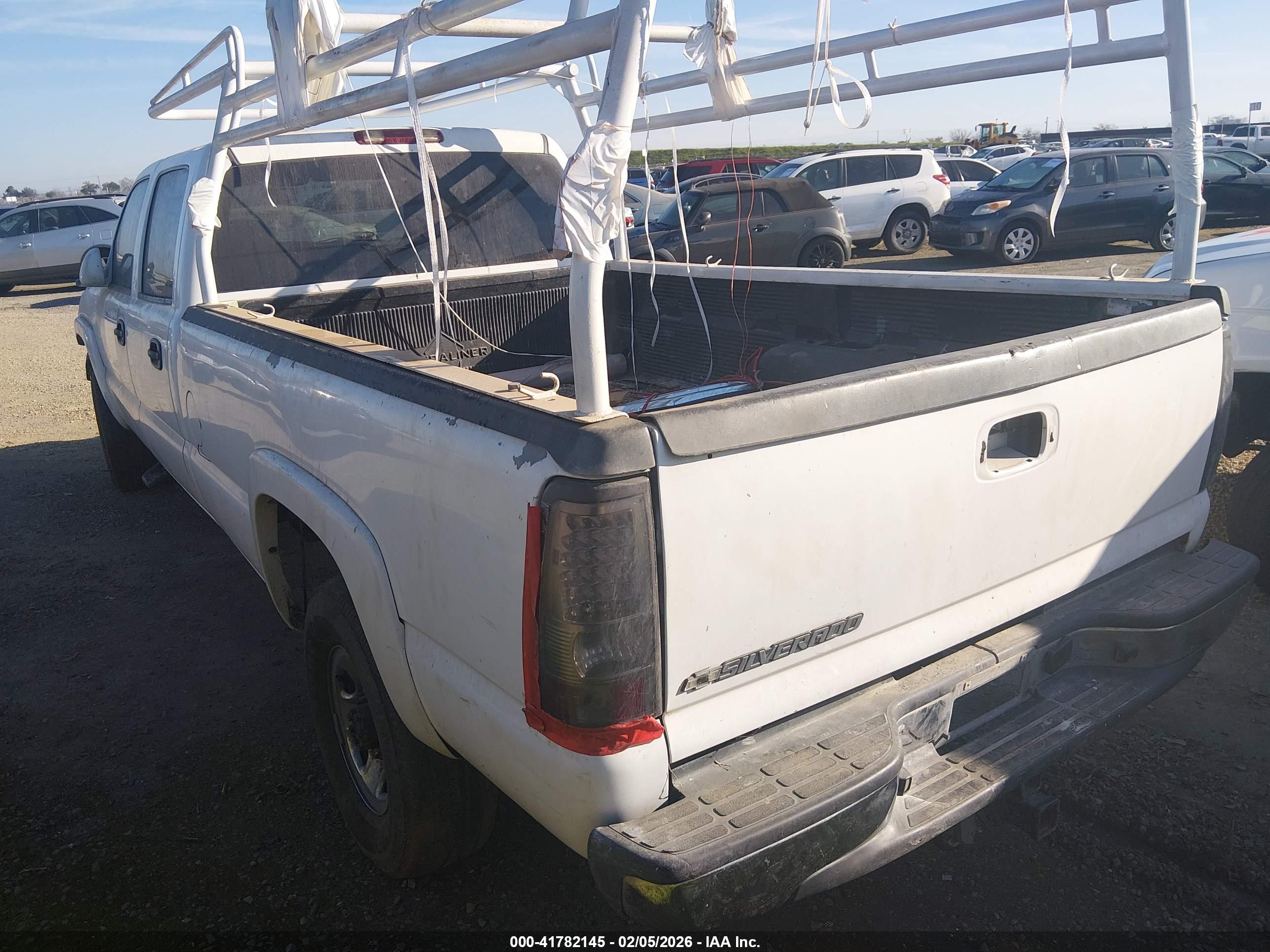 CHEVROLET SILVERADO image 3