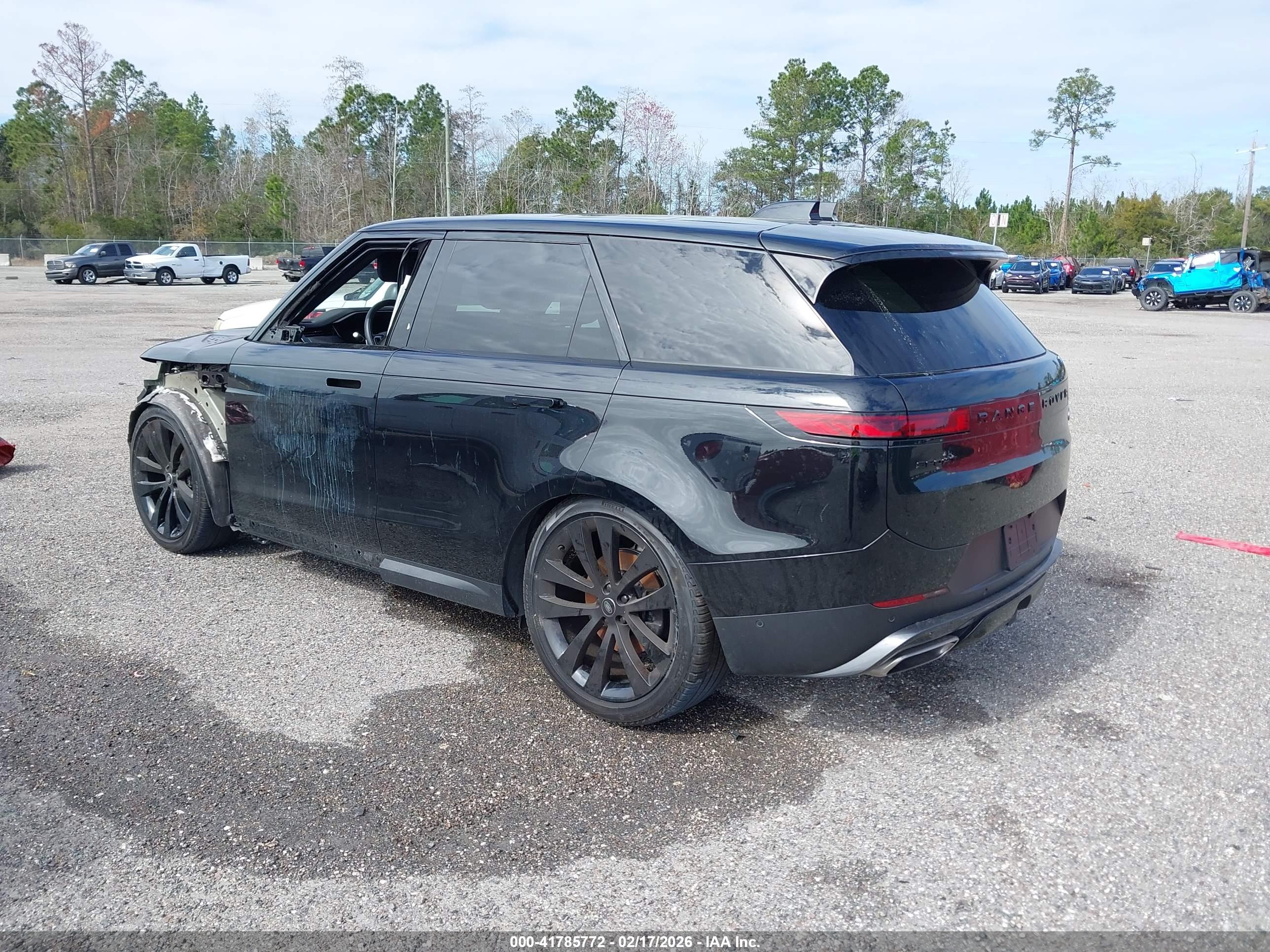 LAND ROVER image 3