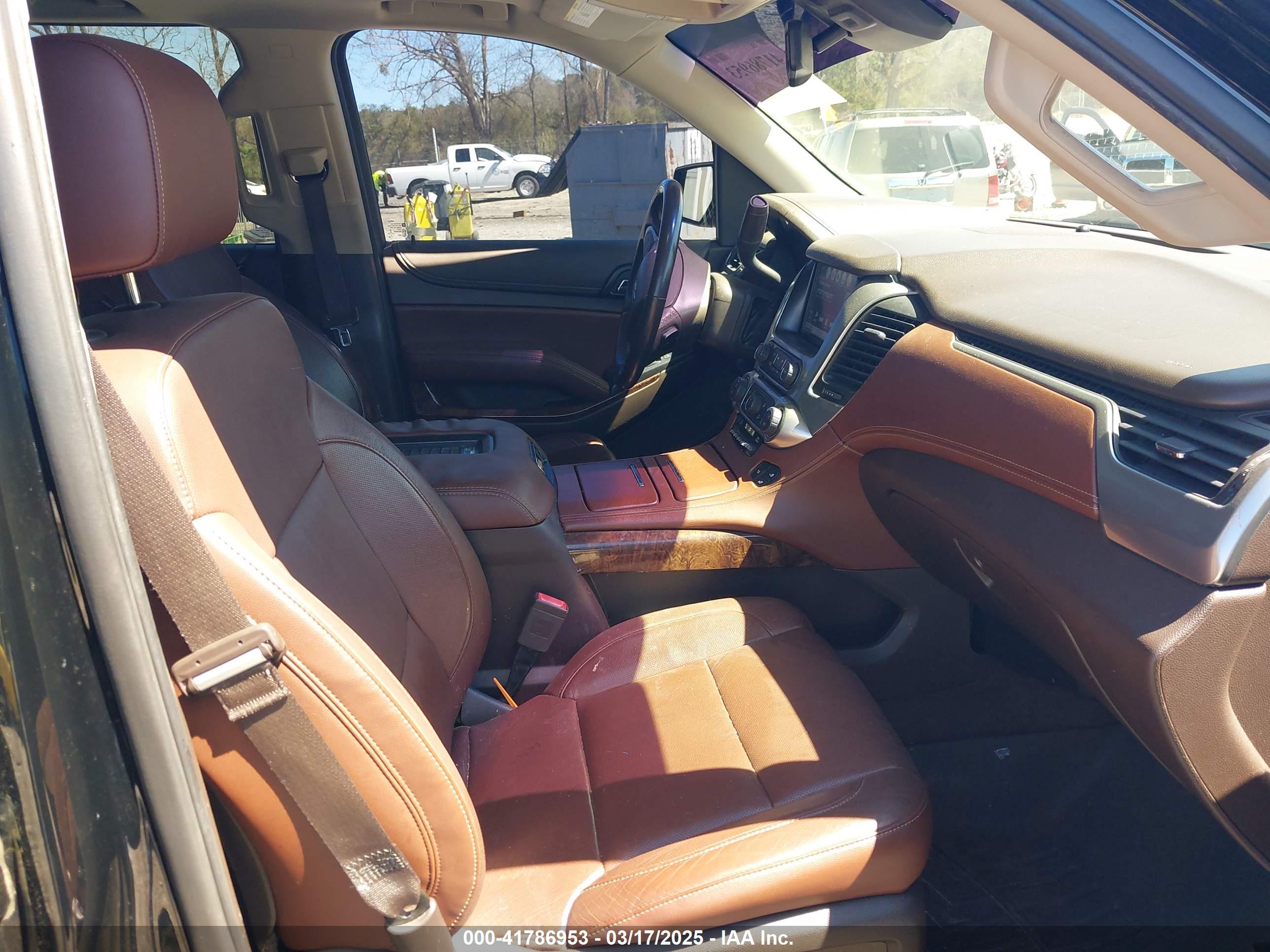CHEVROLET SUBURBAN image 5