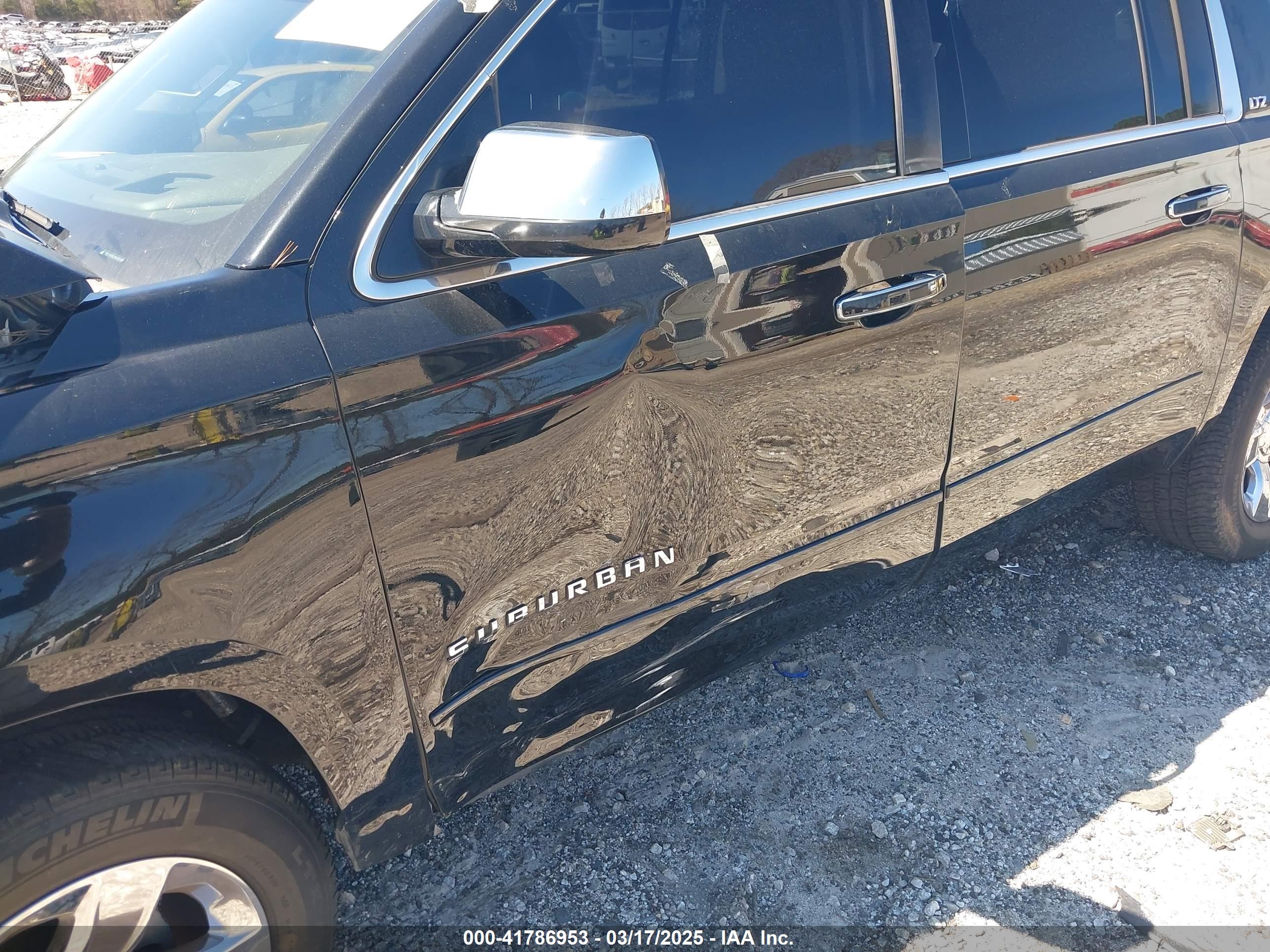 CHEVROLET SUBURBAN image 6