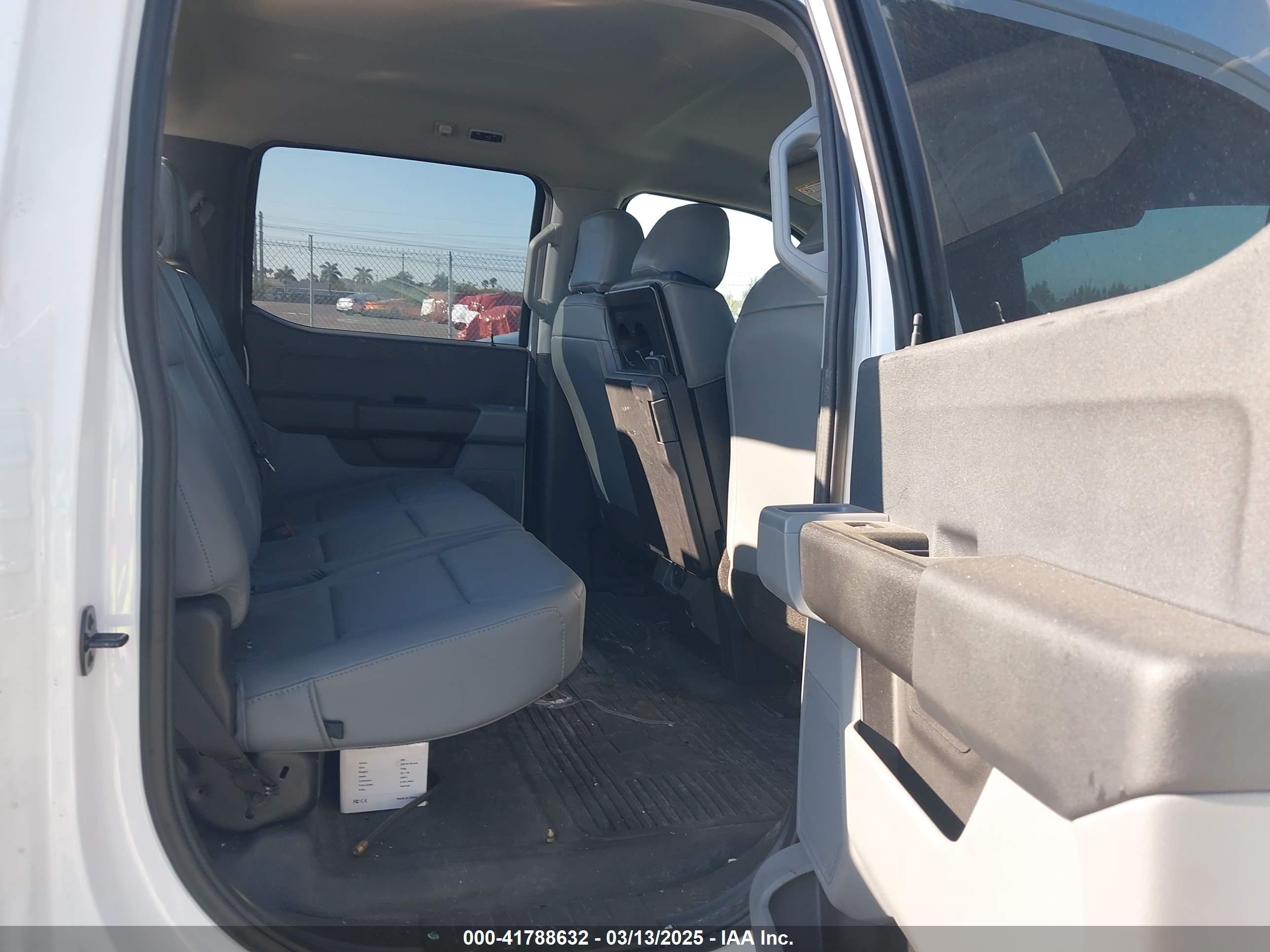 FORD F-450 image 8
