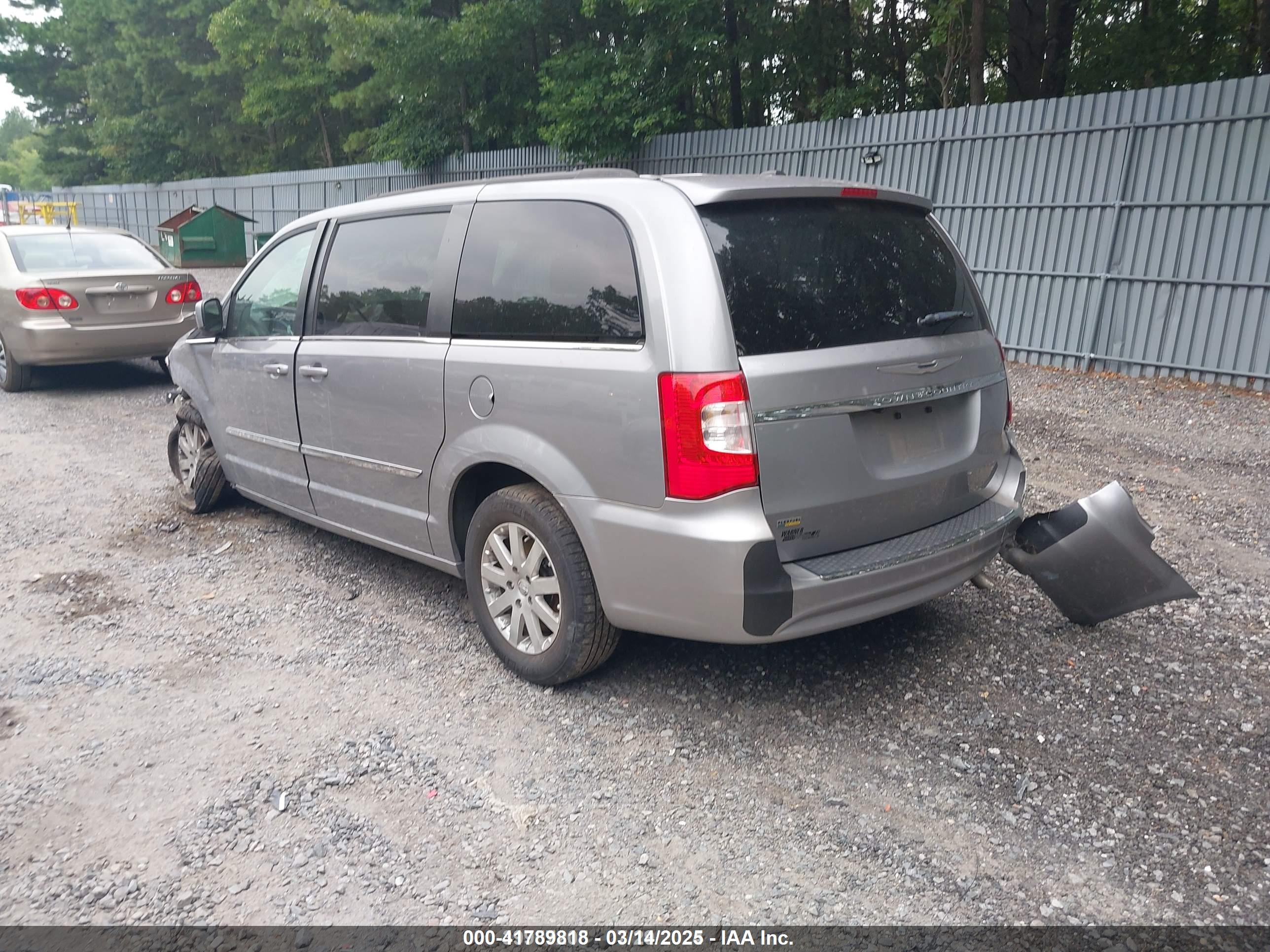 CHRYSLER TOWN image 3
