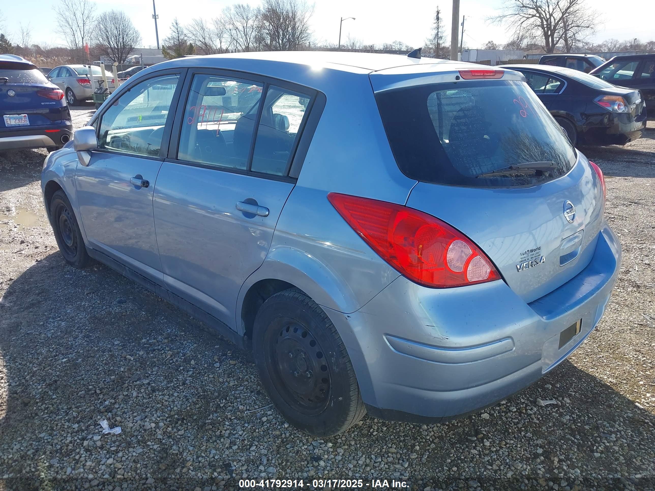 NISSAN VERSA image 3