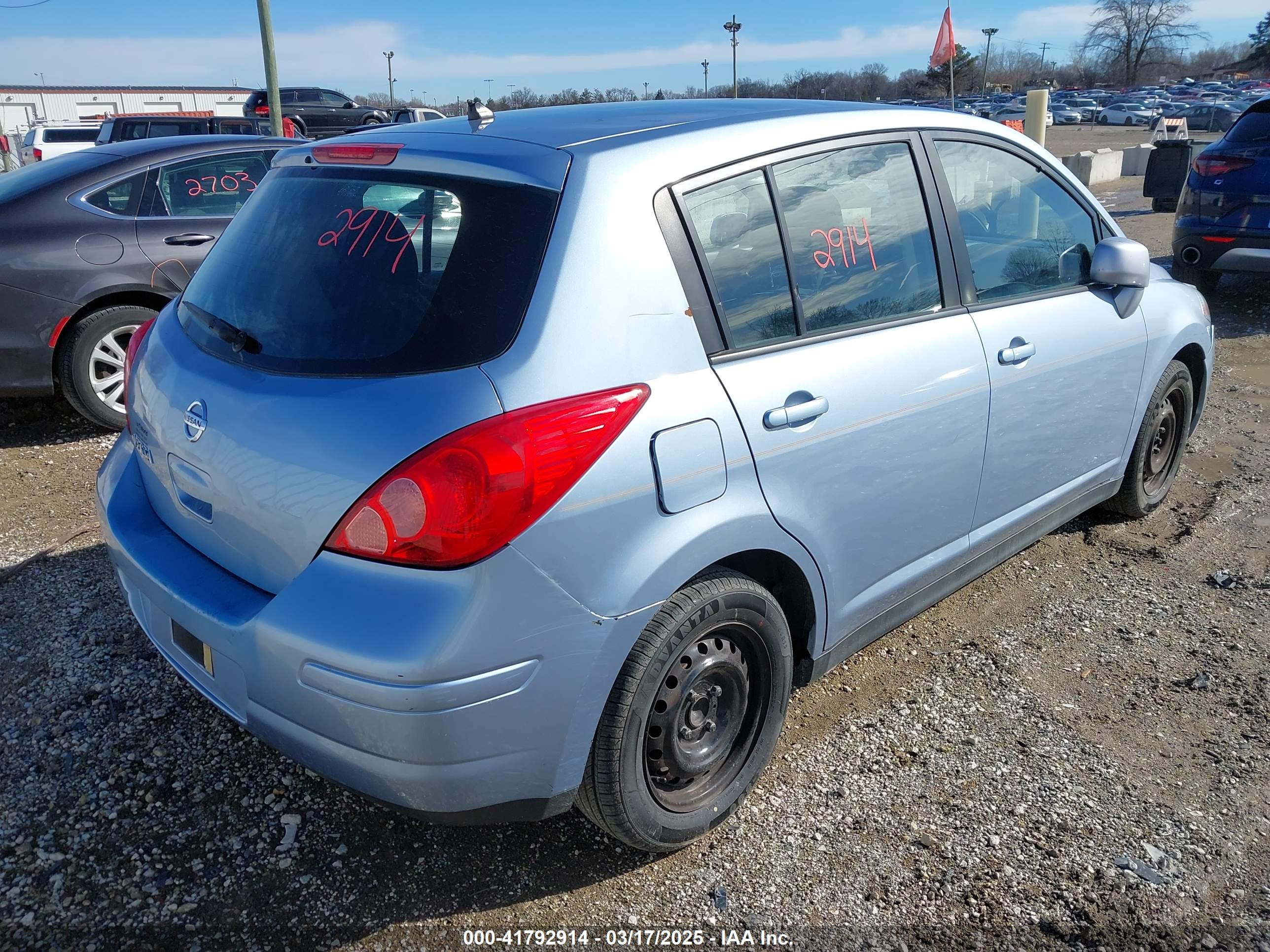 NISSAN VERSA image 4