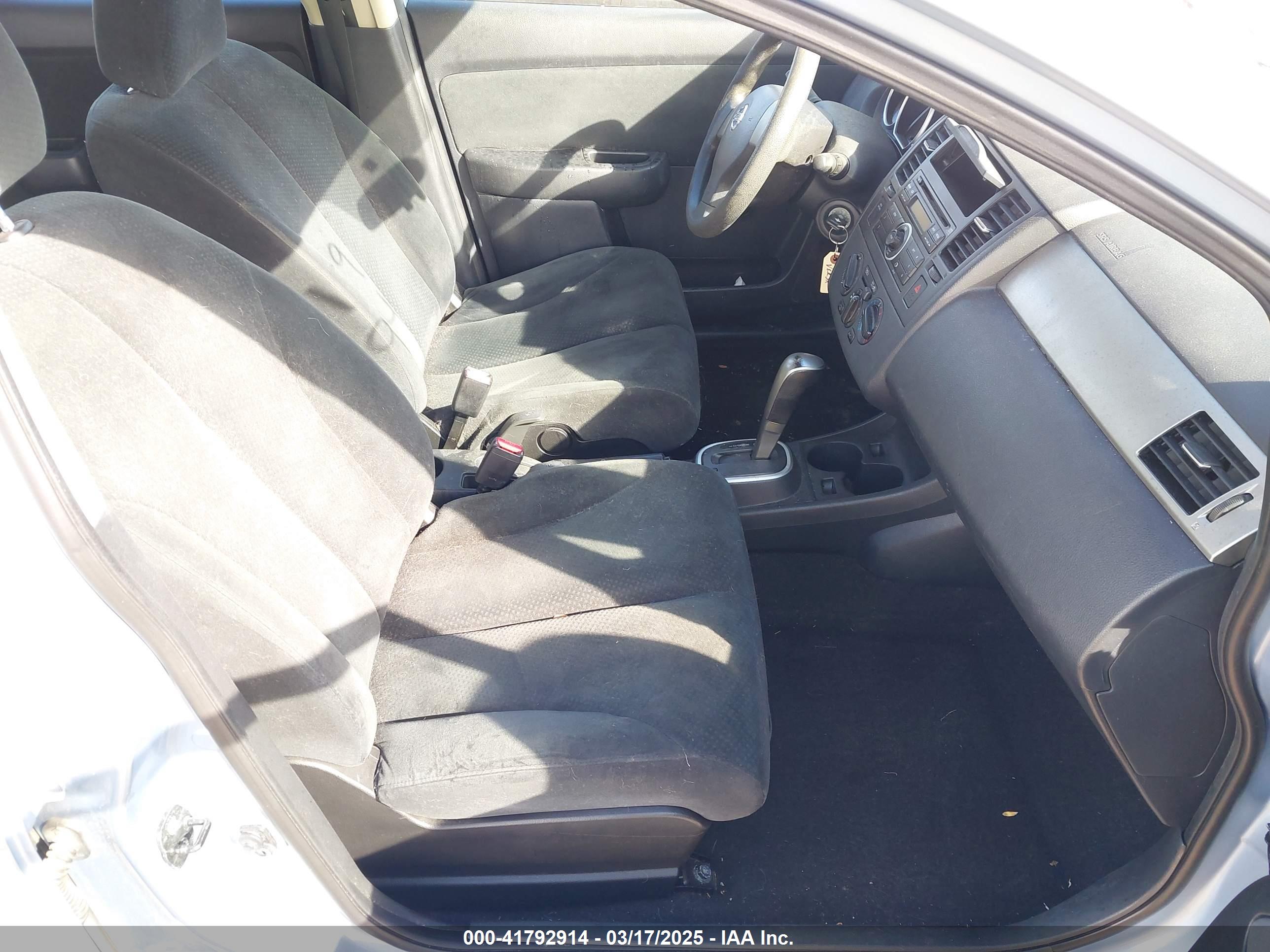 NISSAN VERSA image 5