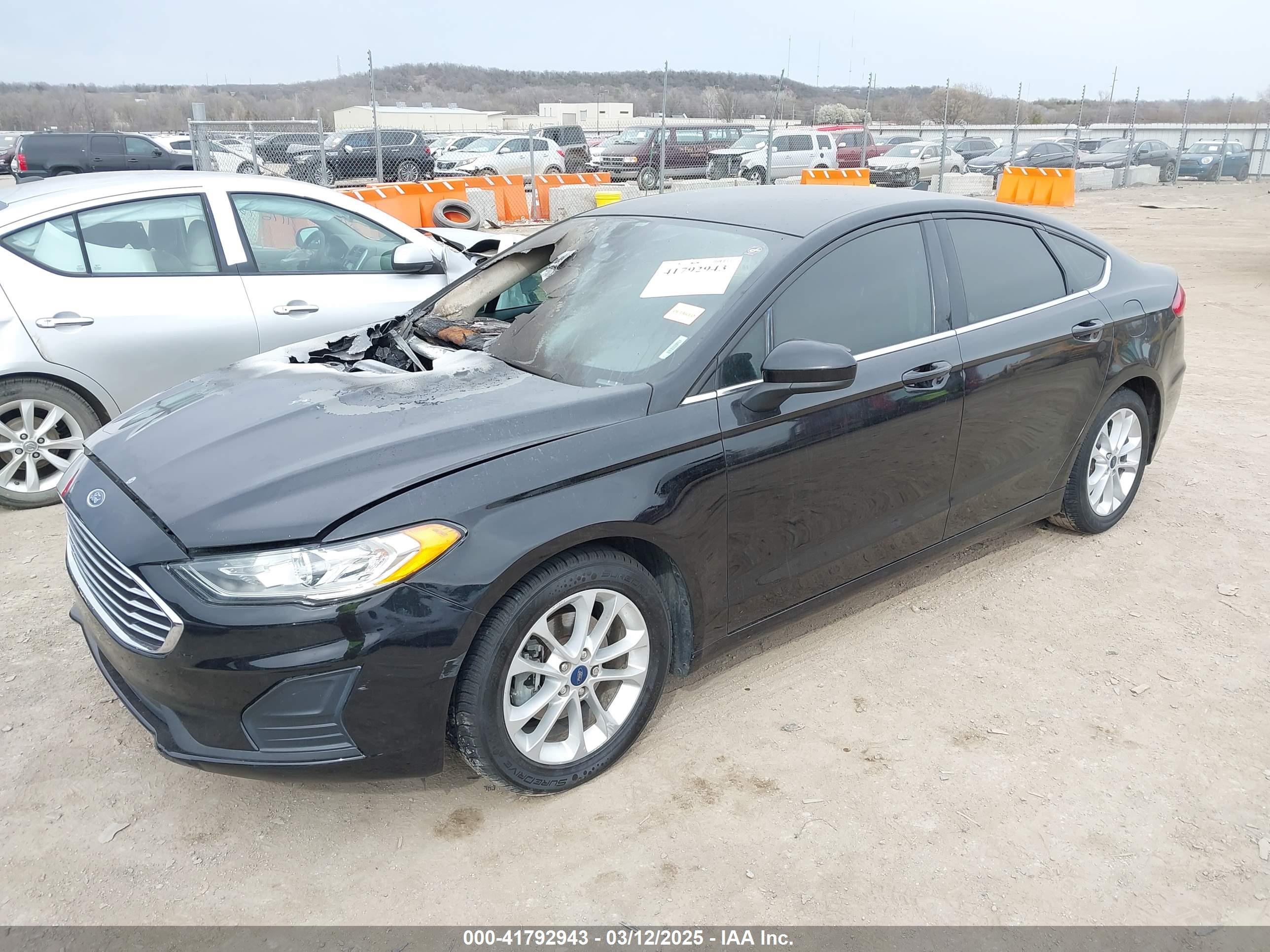 FORD FUSION image 2