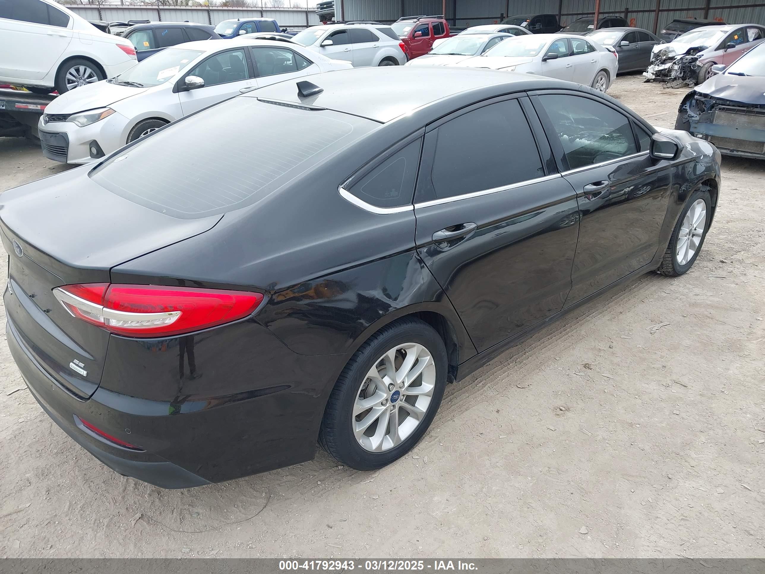 FORD FUSION image 4