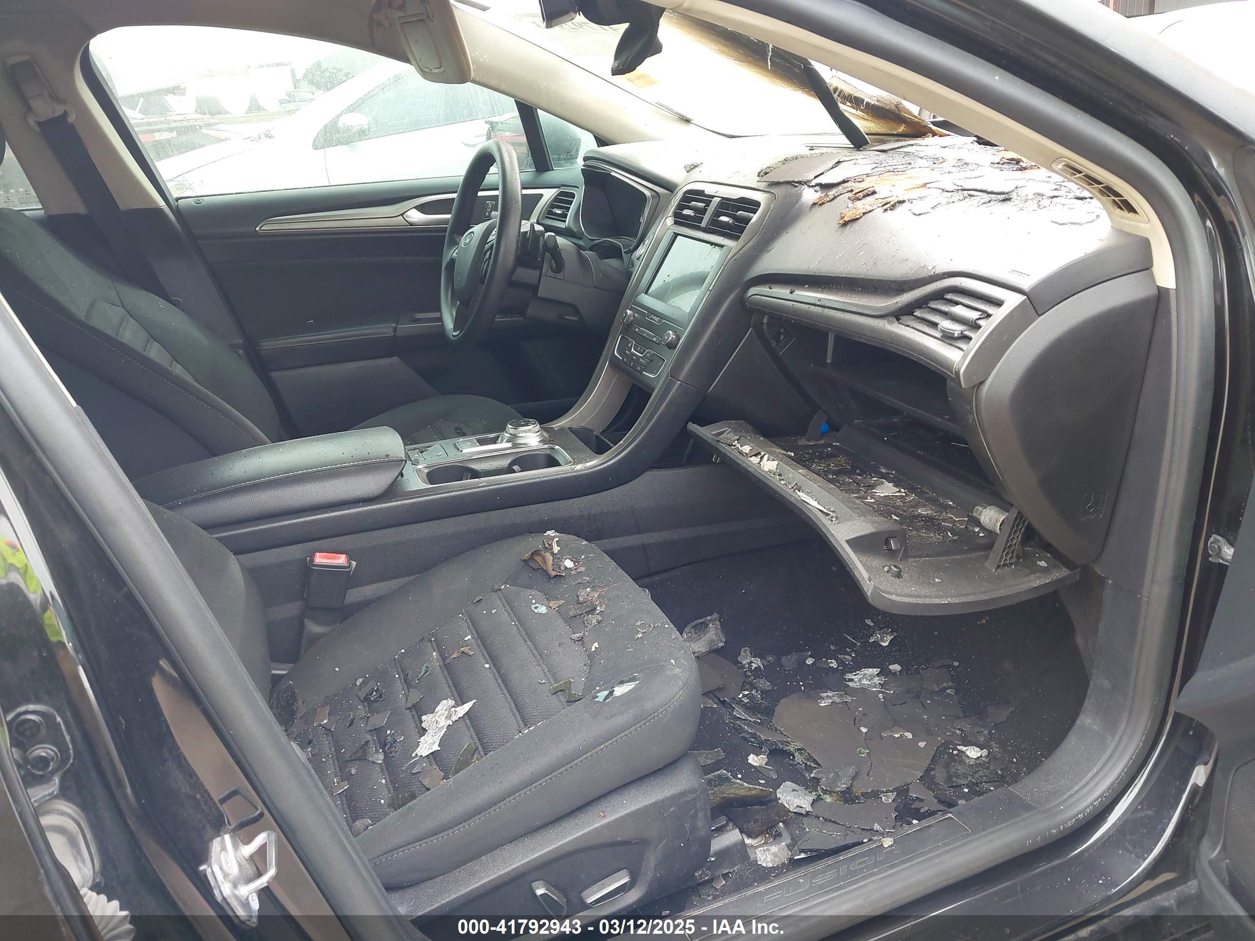 FORD FUSION image 5