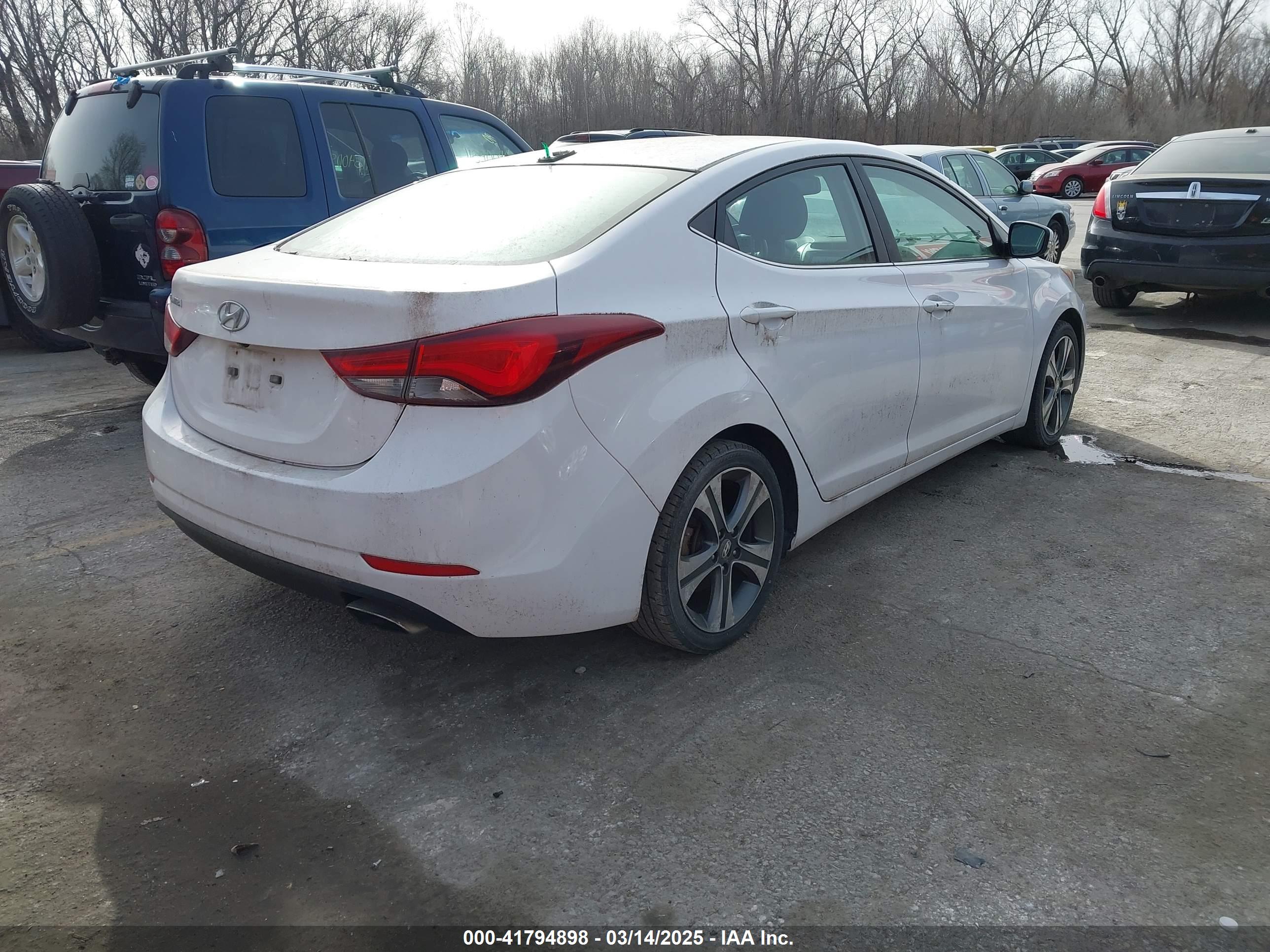 HYUNDAI ELANTRA image 4