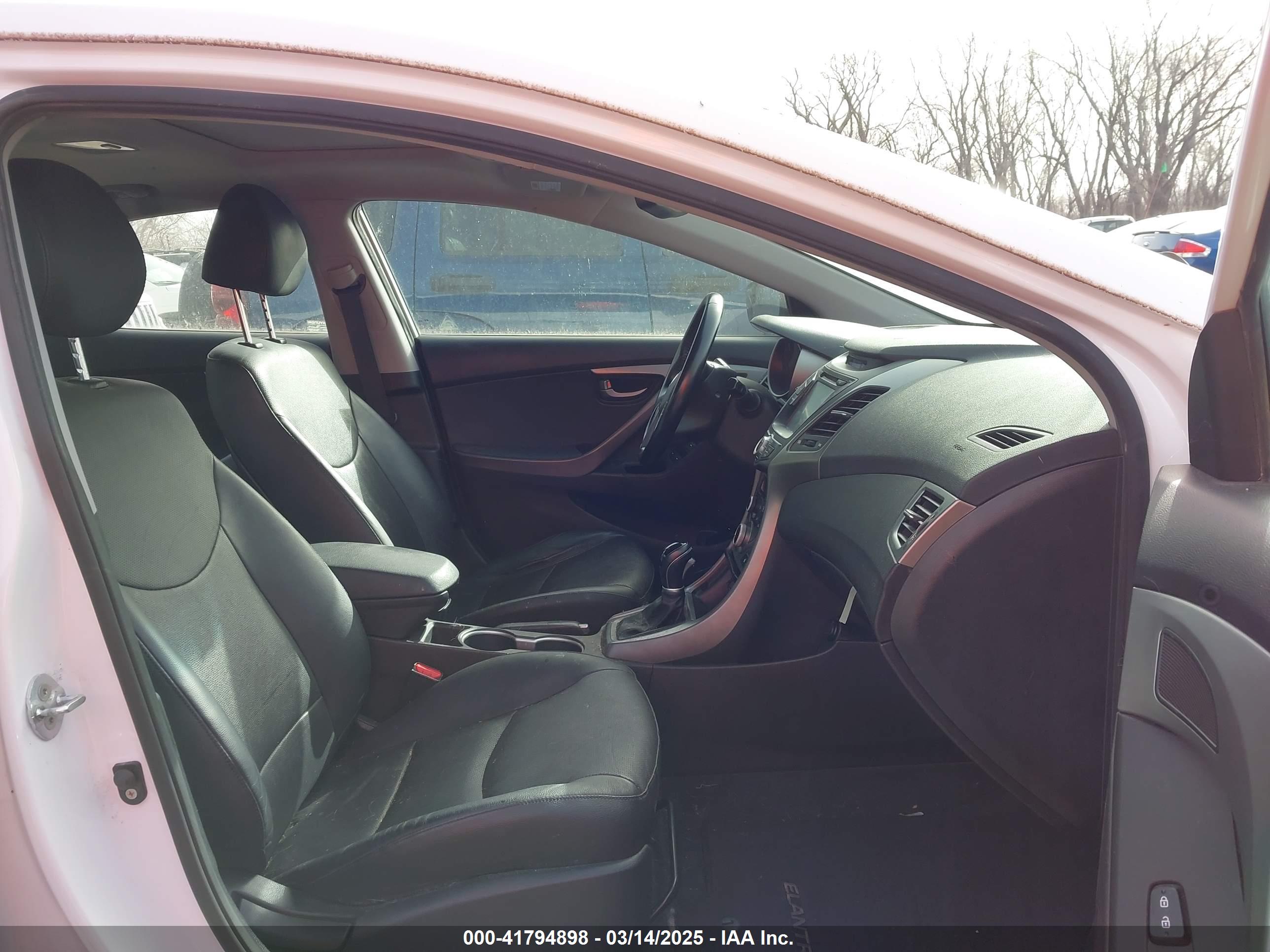 HYUNDAI ELANTRA image 5
