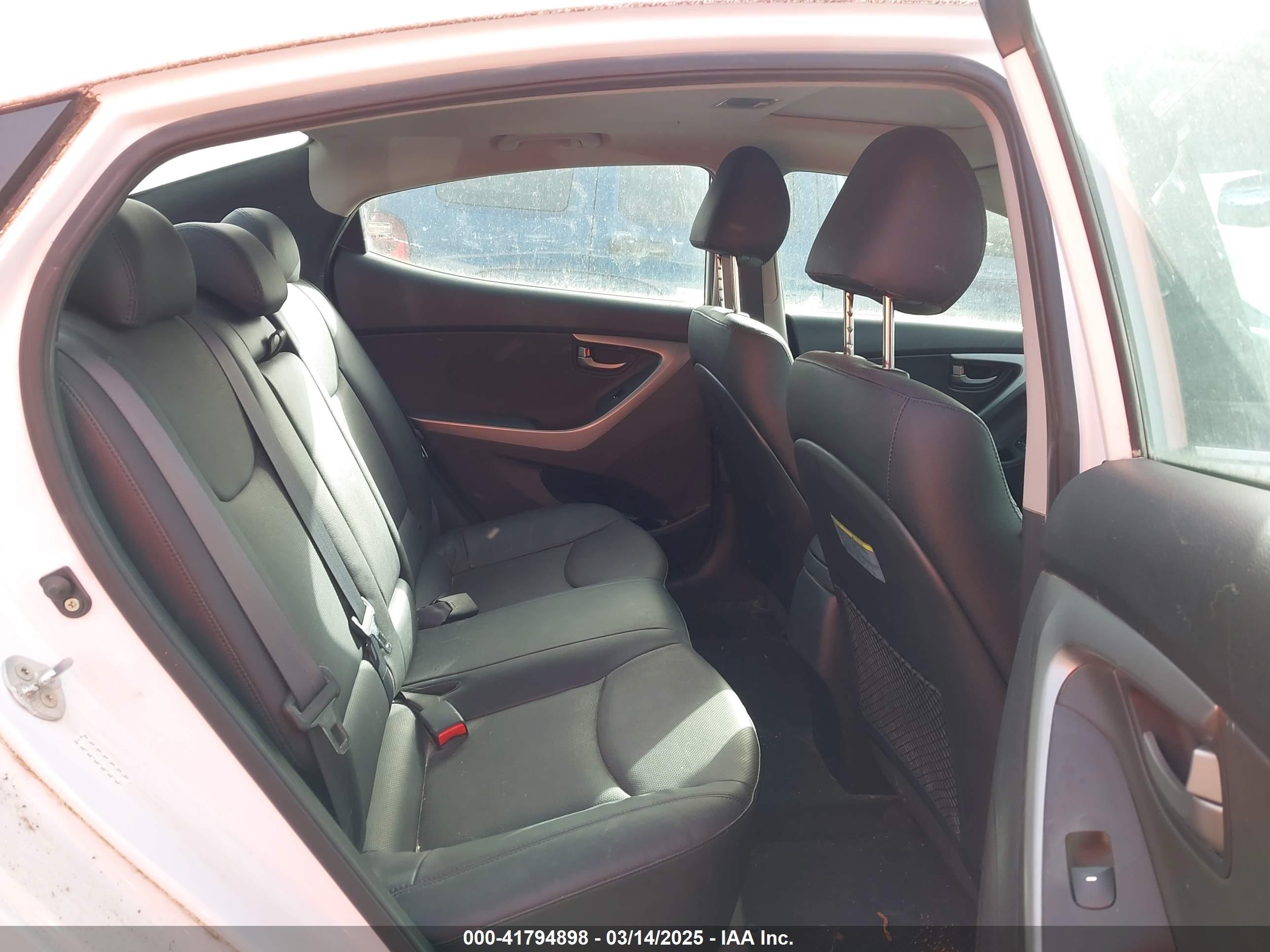 HYUNDAI ELANTRA image 8