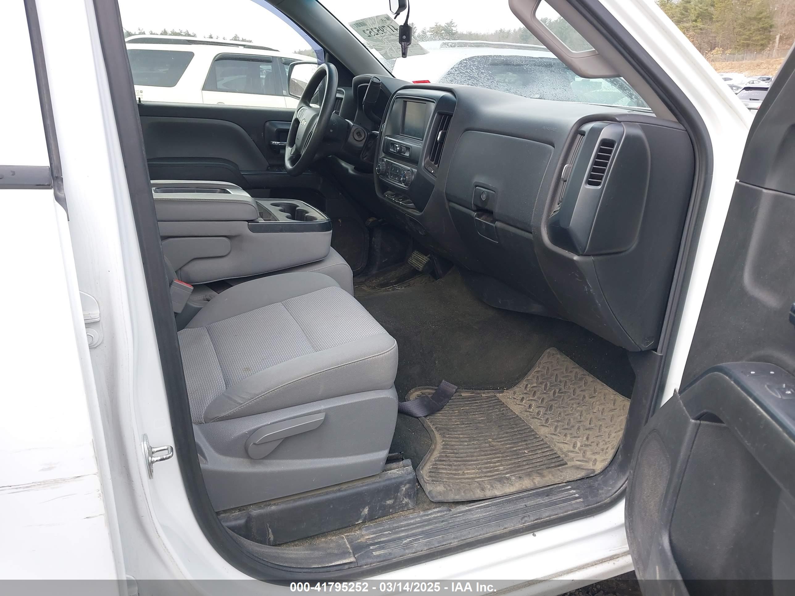 CHEVROLET SILVERADO image 5