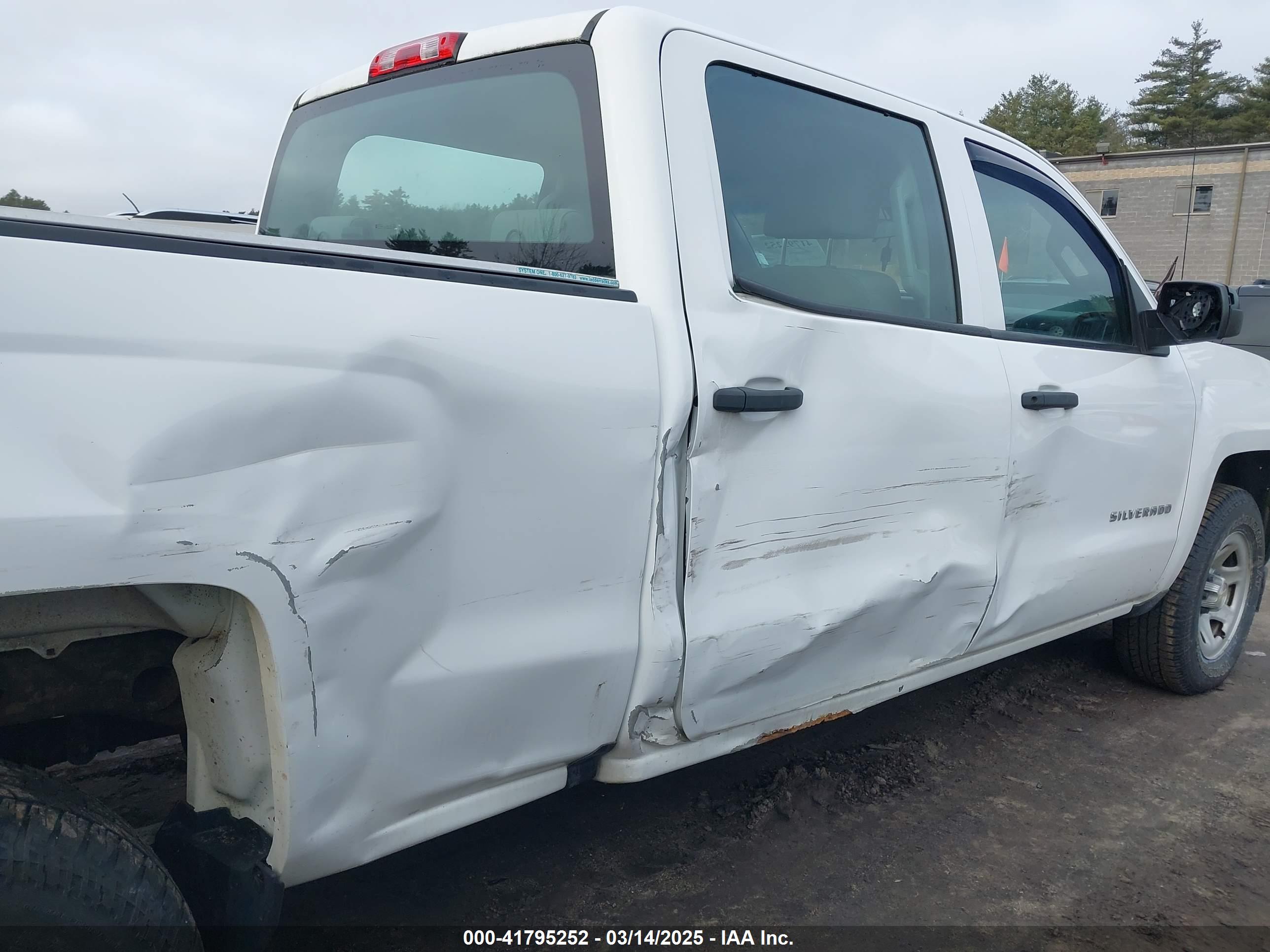 CHEVROLET SILVERADO image 6