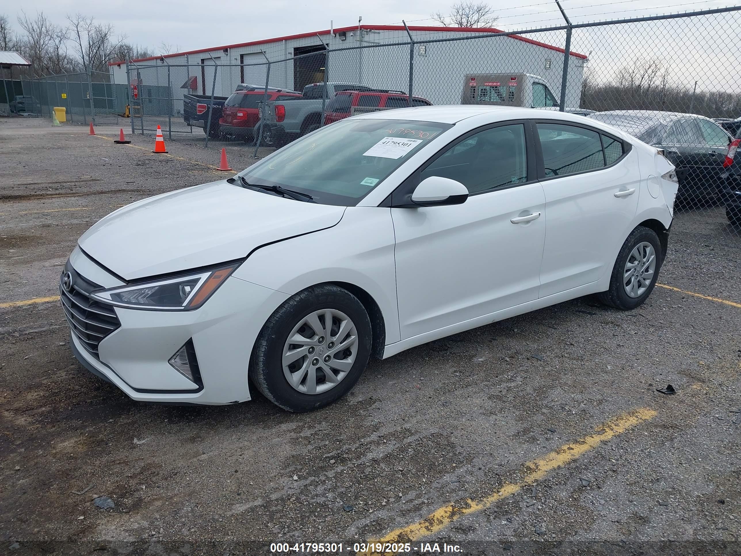 HYUNDAI ELANTRA image 2