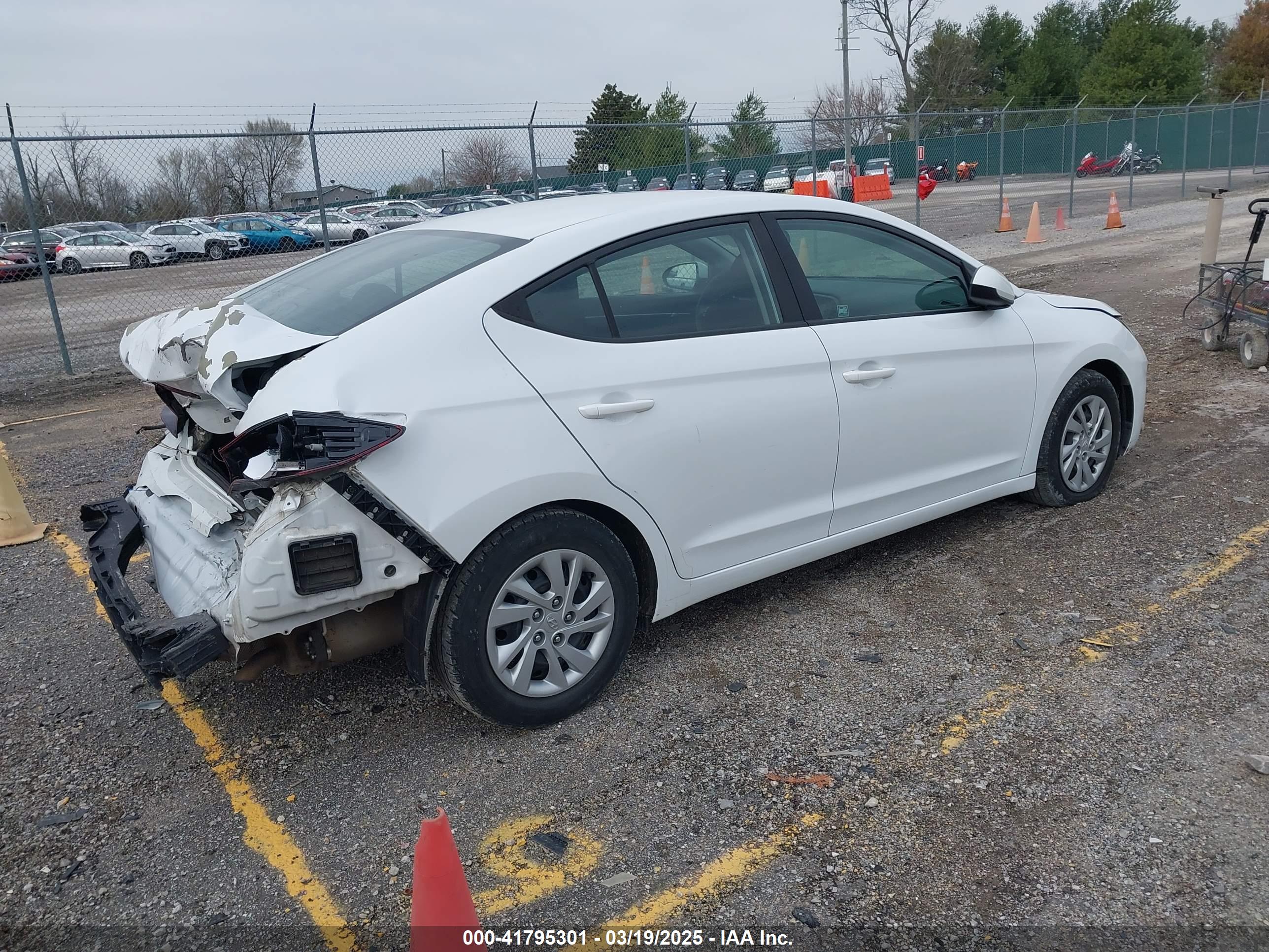 HYUNDAI ELANTRA image 4