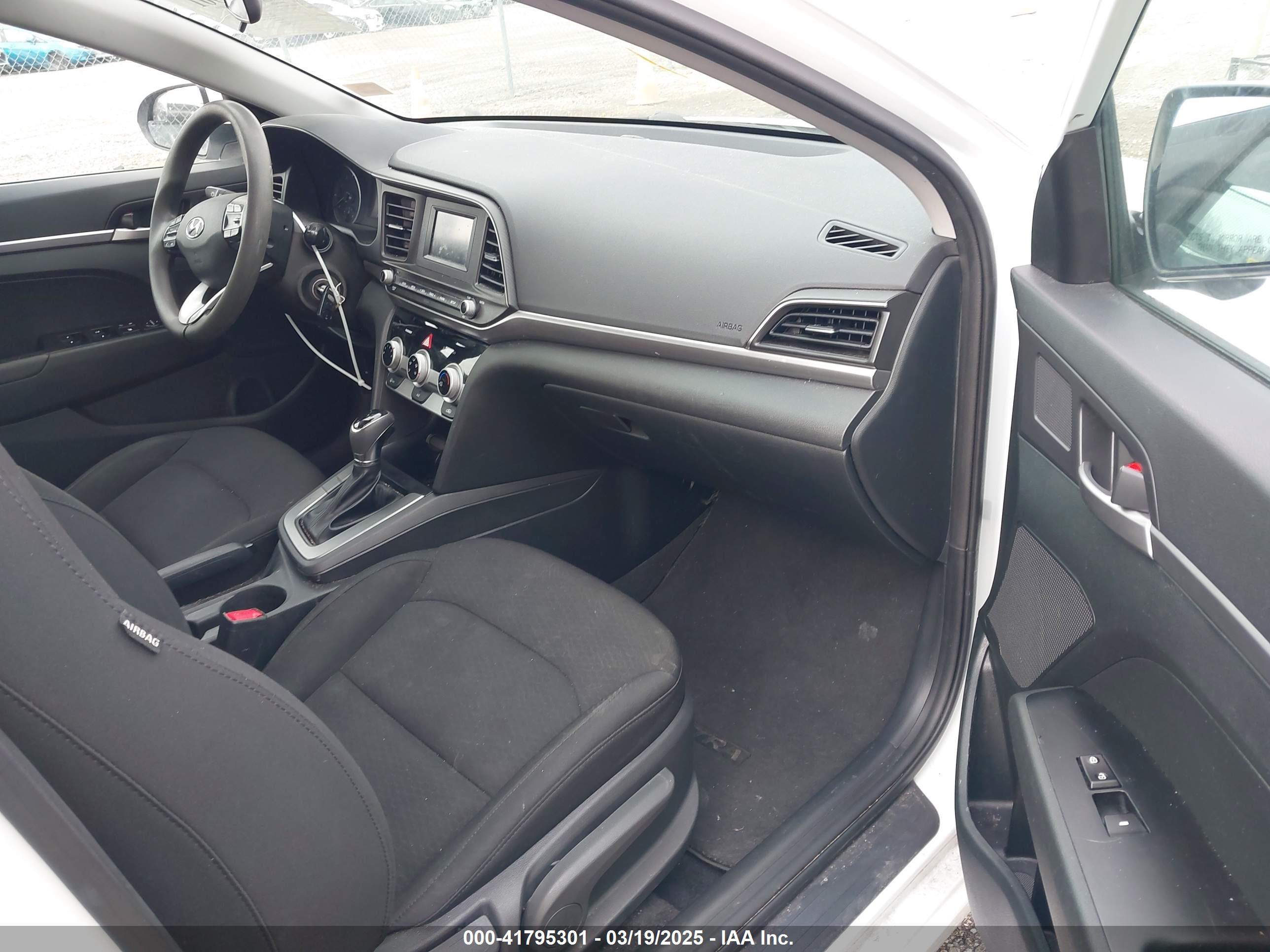 HYUNDAI ELANTRA image 5