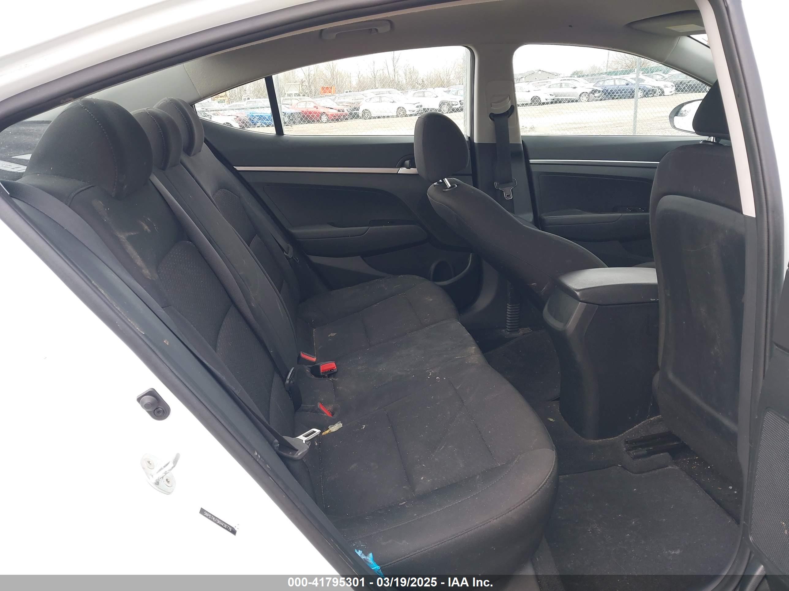 HYUNDAI ELANTRA image 8