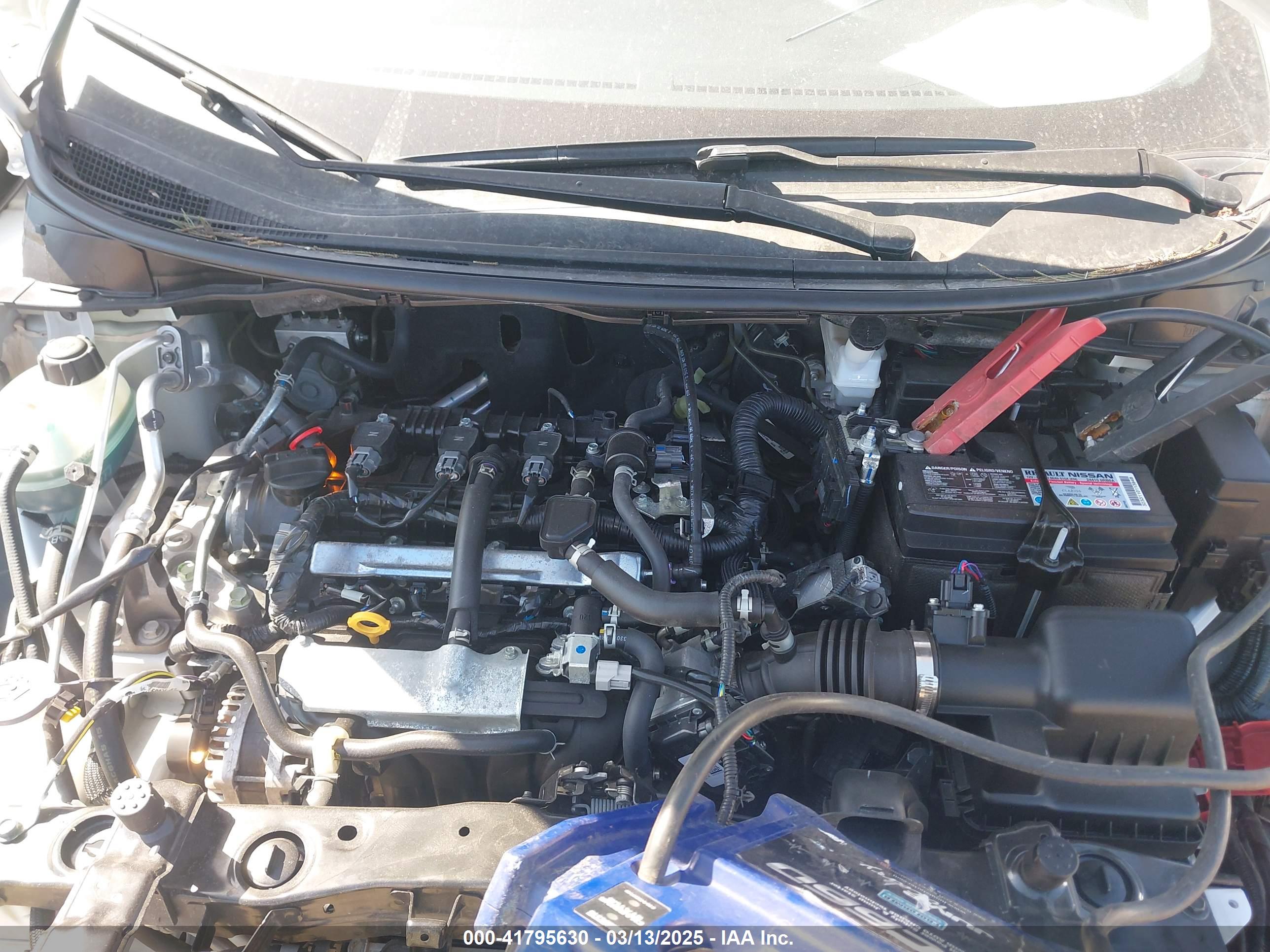 NISSAN VERSA image 10