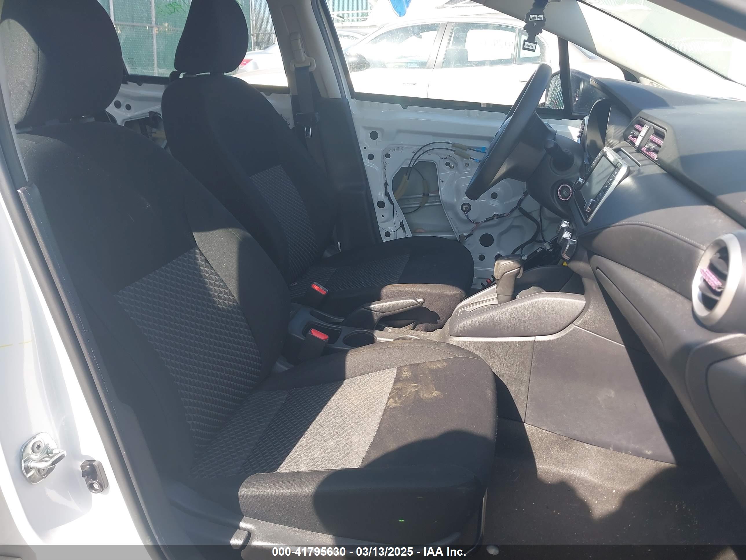 NISSAN VERSA image 5