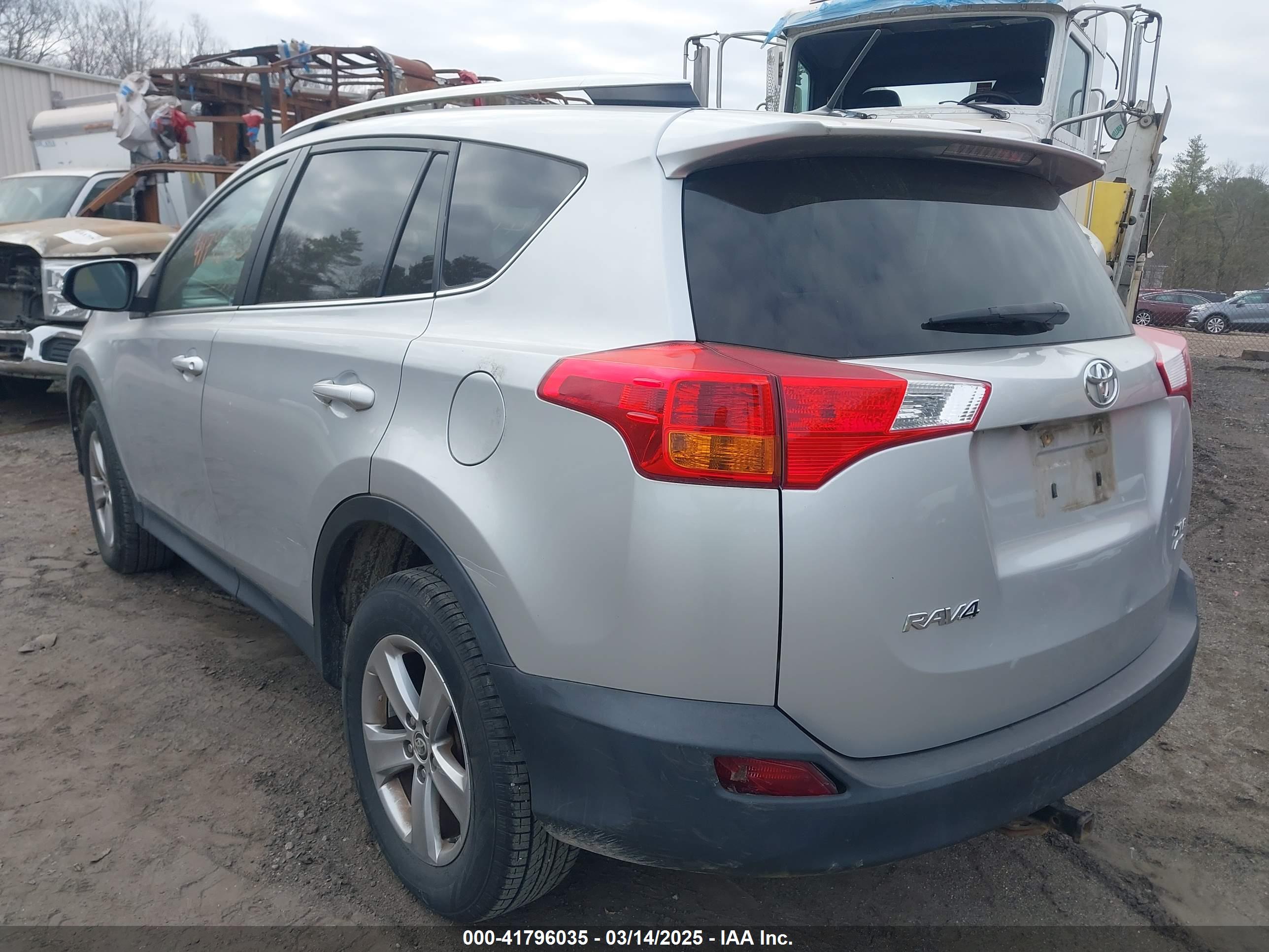 TOYOTA RAV4 image 3